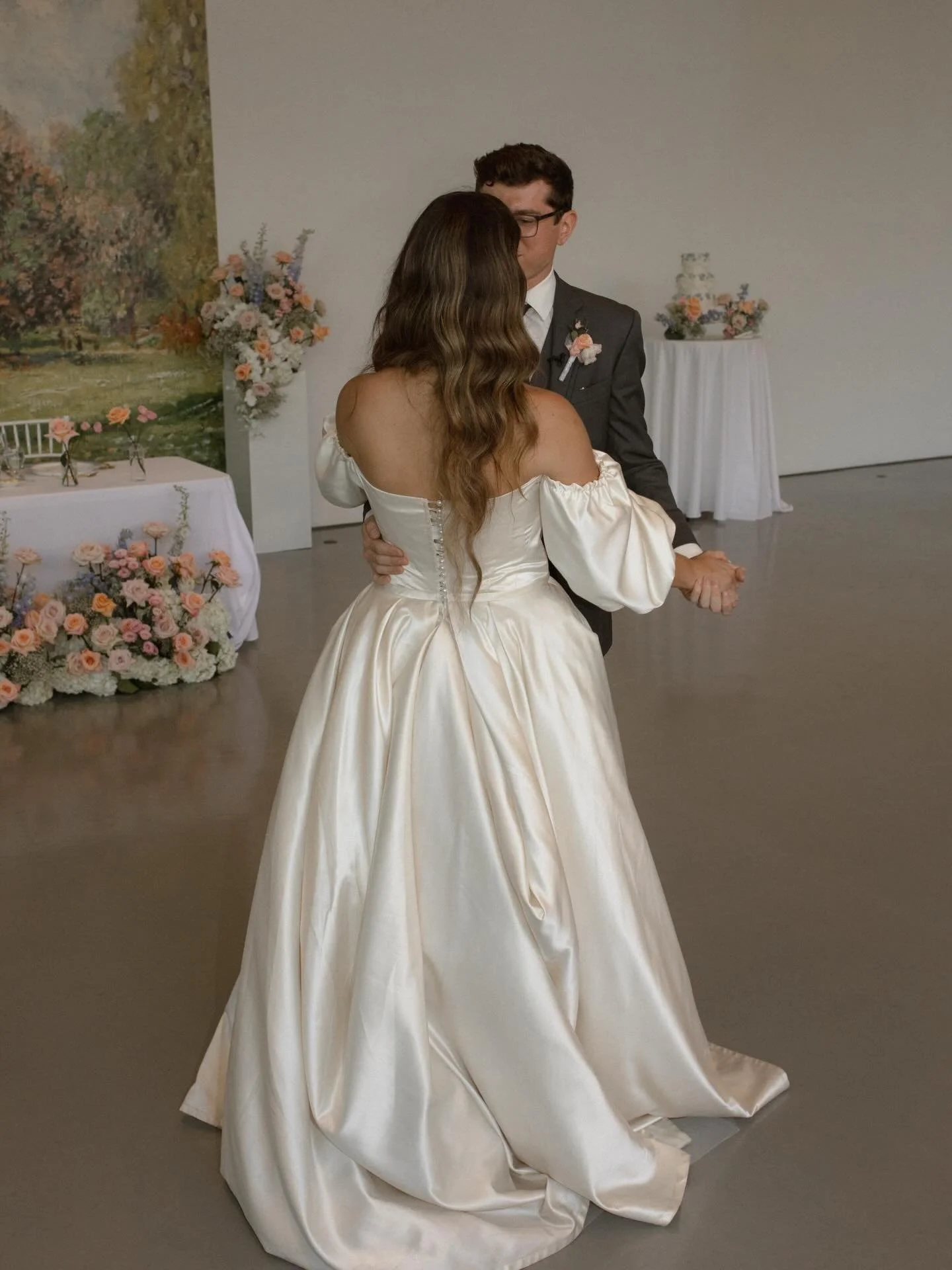 Capturing every perfect moment for N&amp;J and their garden wedding at the @ago_events . Album now live on website. 

Photography @ewatersphotography 
Venue @at_theagh @ago_events 
Cake @district.dessert 
Dinnerware @special_event_rentals 
Wall Art @