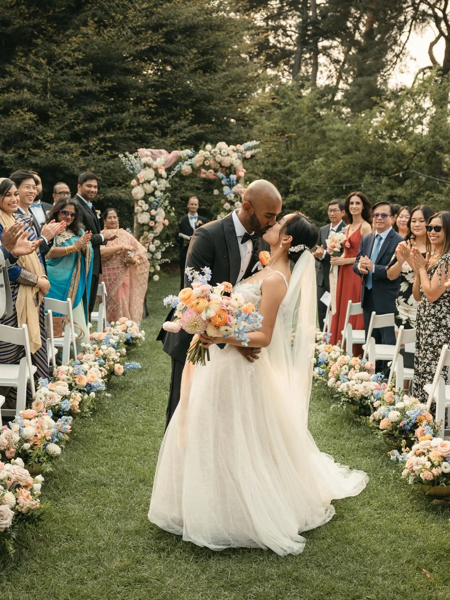 Floral installations created and designed with intentionality for your best photos moments.

They aren&rsquo;t just flowers, they are frames for each and every one of your photo moments. 

From arches, aisles, ikebana pieces they are all thought out 