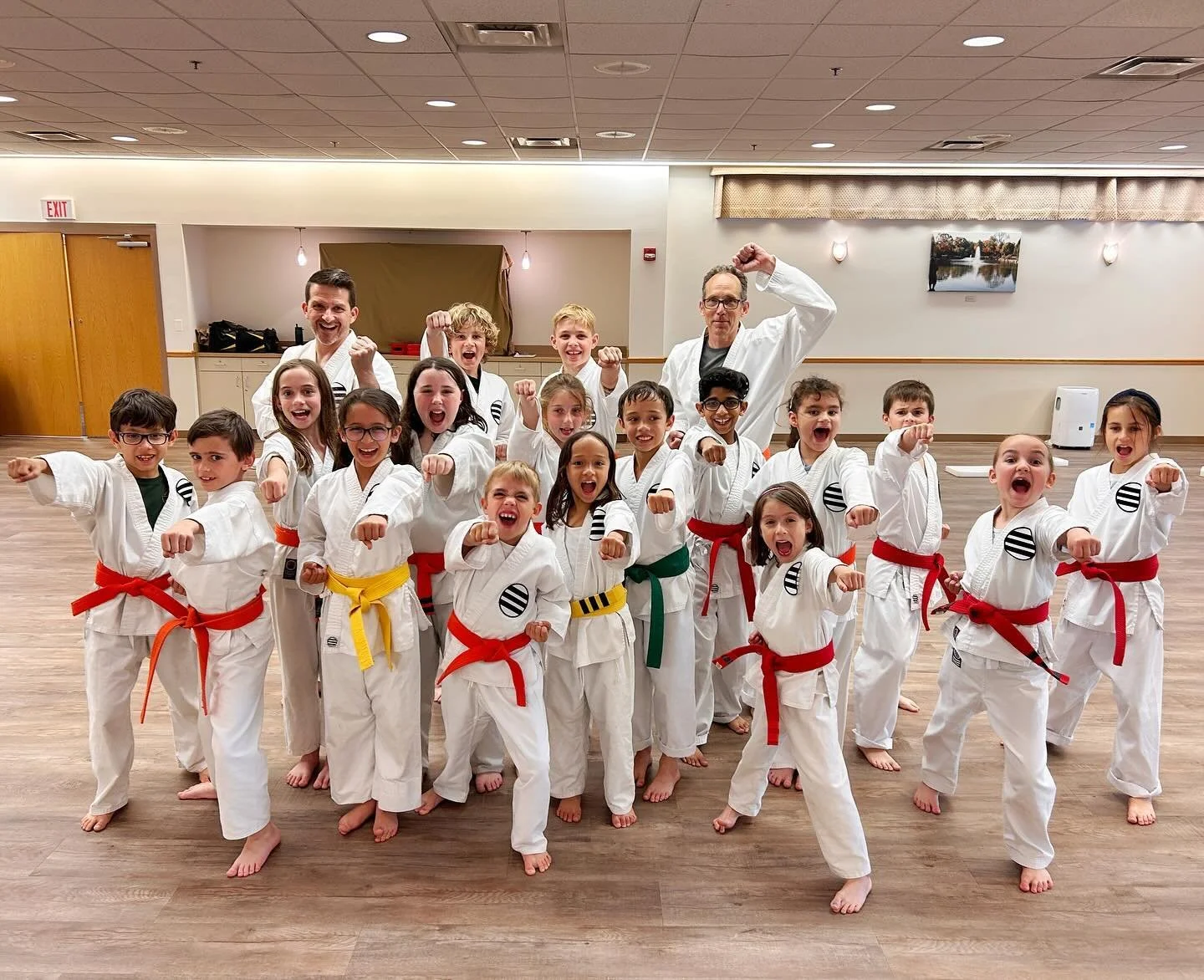 Our Tuesday Night Downers Grove Karate classes showed up to WORK last night 😅😅 What a great group of students!!
.
. 
#shotokan #karate #downersgrove @downersgroveparks #martialarts