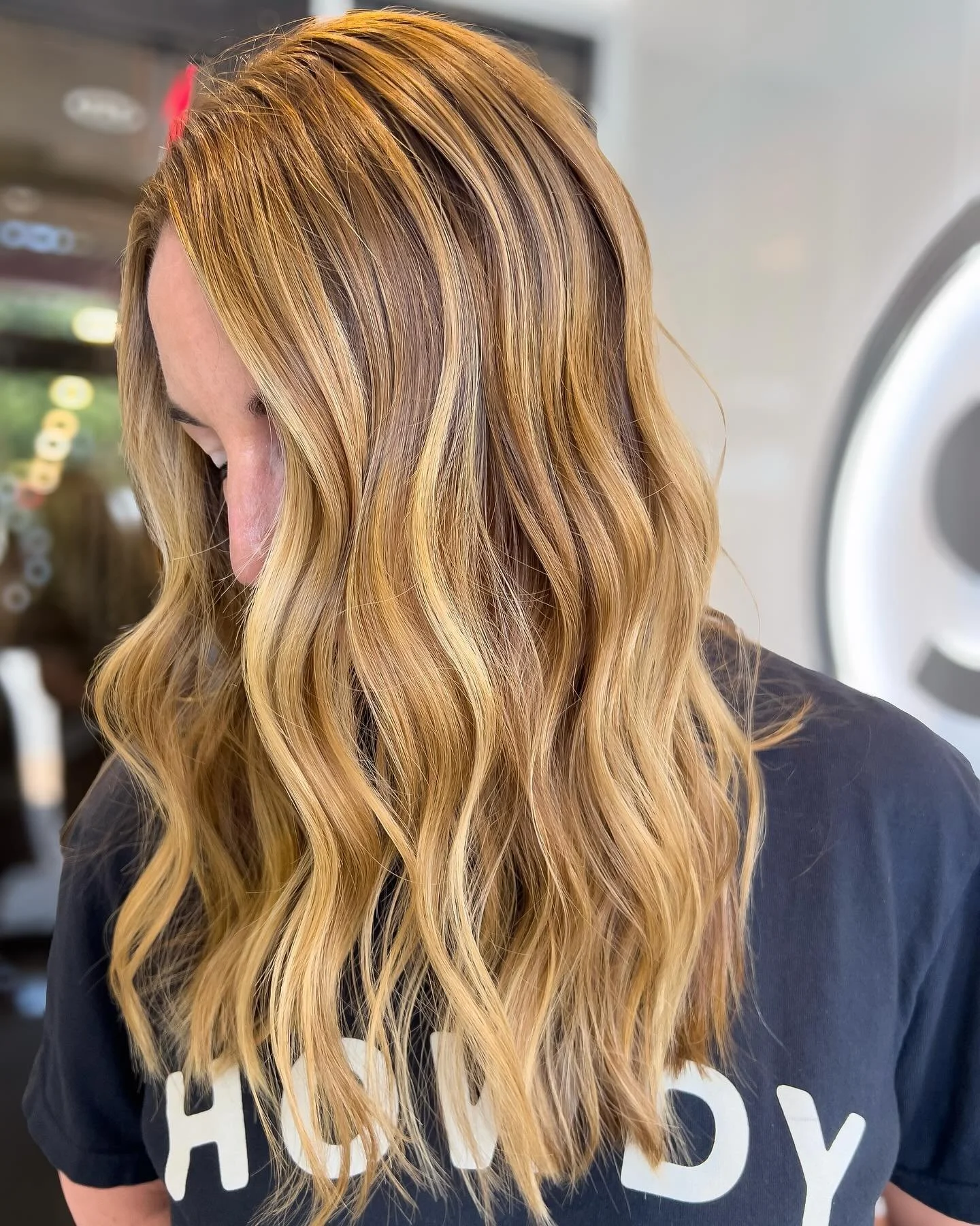 I love October and this color screams Fall🍁🍁 we added warm lowlights to an already sunkissed canvas and I think it&rsquo;s the perfect transitional color for the season.  #davines  #davinescolor  #redkenshadeseq  #austinhairstylist