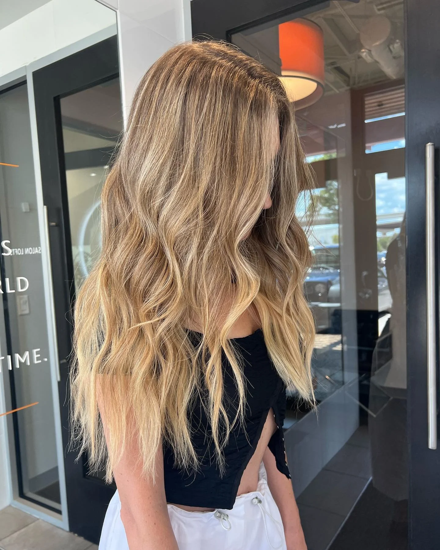 ✨Honey Toffee Blonde✨
On this beautiful client I brighten,lighten the ends while keeping depth with in. adding lots of gold hues to complete this look!

#hairgoals #balayage #balayagehair #golden #hair #davines #davinescolor #framar #redkenshadeseq #