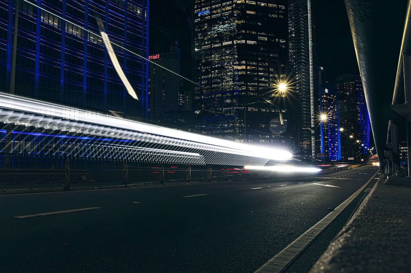 Beneath the glowing towers, every light is a story - some racing by, some burning steadily, all weaving together the endless pulse of the city.
.
.
#vividsydney #streetphotography #motionblur #photowalkglobal #motionblur #internationalstreetphotograp