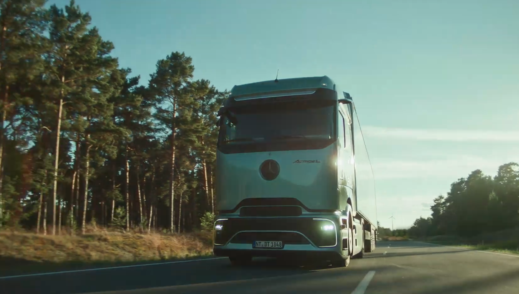 Global corporate perfection with Mercedes Benz trucks