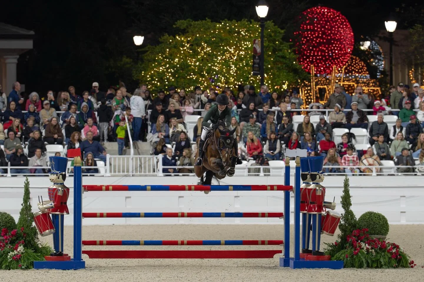 Saturday night lights - Christmas edition 🎄

@jodiecamberg