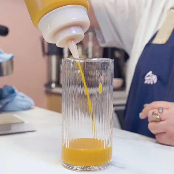 MANGO HOJICHA FEATURE 🥭

Ever tried Hojicha? It&rsquo;s like Matcha&rsquo;s nuttier, less-caffeinated cousin. We mix it with mango, milk + ice for a drink that&rsquo;s creamy, refreshing and guaranteed to surprise and delight your taste buds. 😋

Ge
