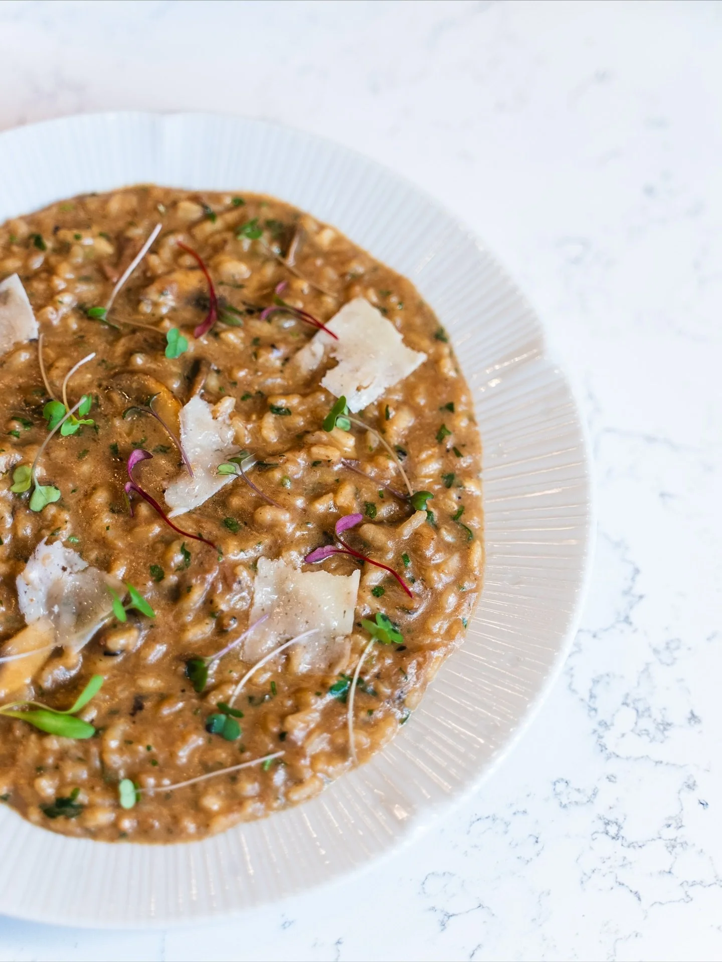 COMFORT TUESDAYS 🤗 

This is your sign to start your Tuesday off right with our Mushroom + Braised Beef Risotto feature. Live life with no regrets and try it before it&rsquo;s gone at the end of the month.

📍230 Esplanade W
📷 @hhagency.ca / @devan