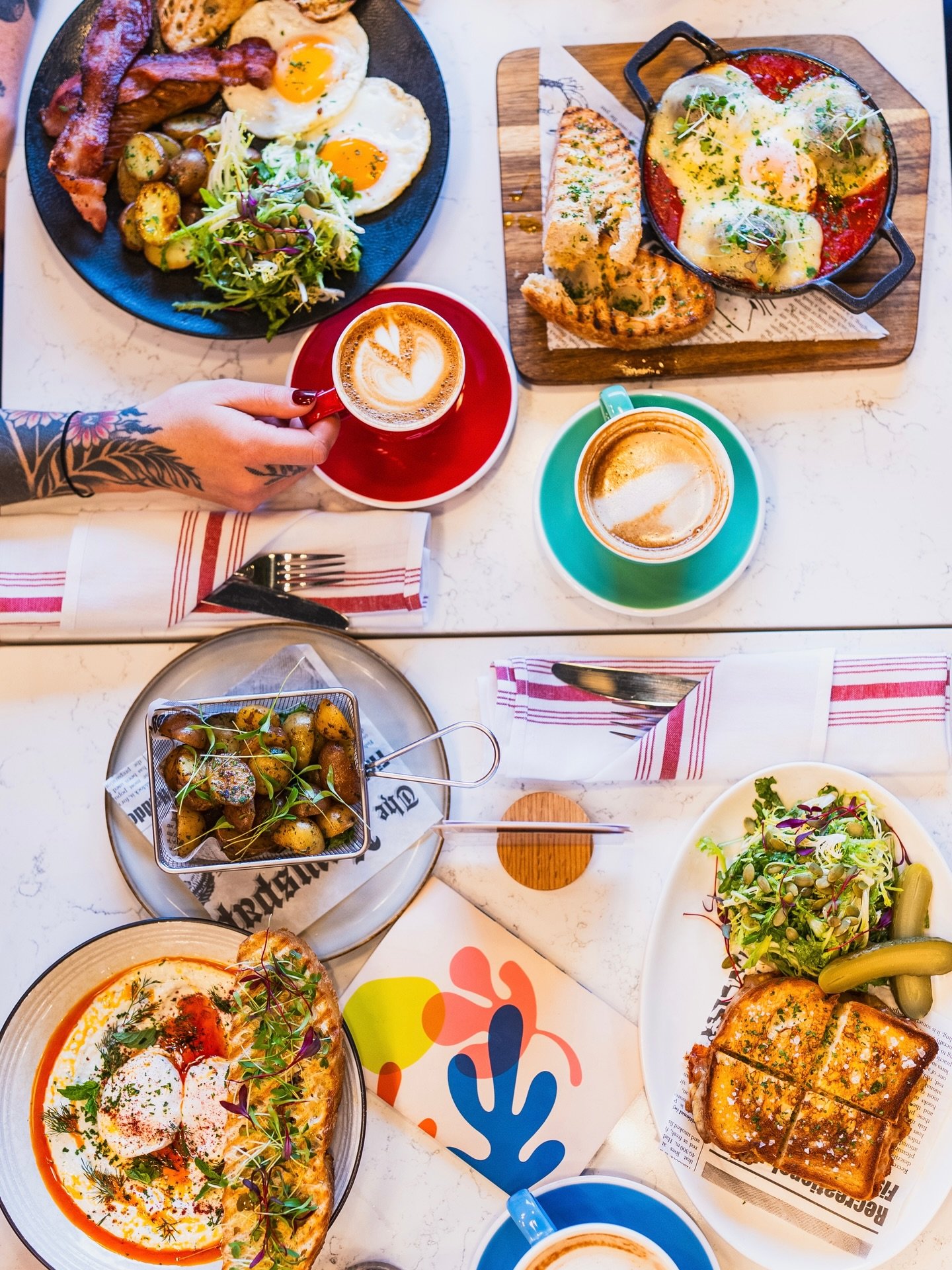 🚨 NEW MENU 🚨 

A few highlights from our NEW MENU launching December 8th!

MEATBALL SKILLET 

House-made beef meatballs stuffed with mozzarella, baked in basil tomato sauce and fresh herbs, poached eggs + focaccia.

THAI CHOCOLATE TEA

Thai Iced Te