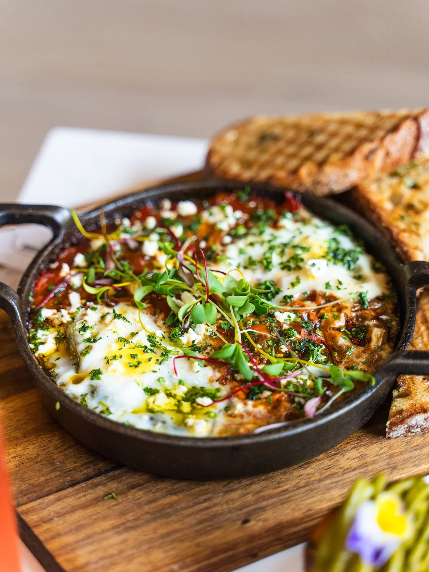 COMMUNITY VOTE: SKILLET EDITION 🍳 

We need answers! Which skillet are you craving? 
Our team has money on the winner so please vote below. Someone&rsquo;s lunch depends on it 😂👇 

#explorenorthshore #brunch #skillet