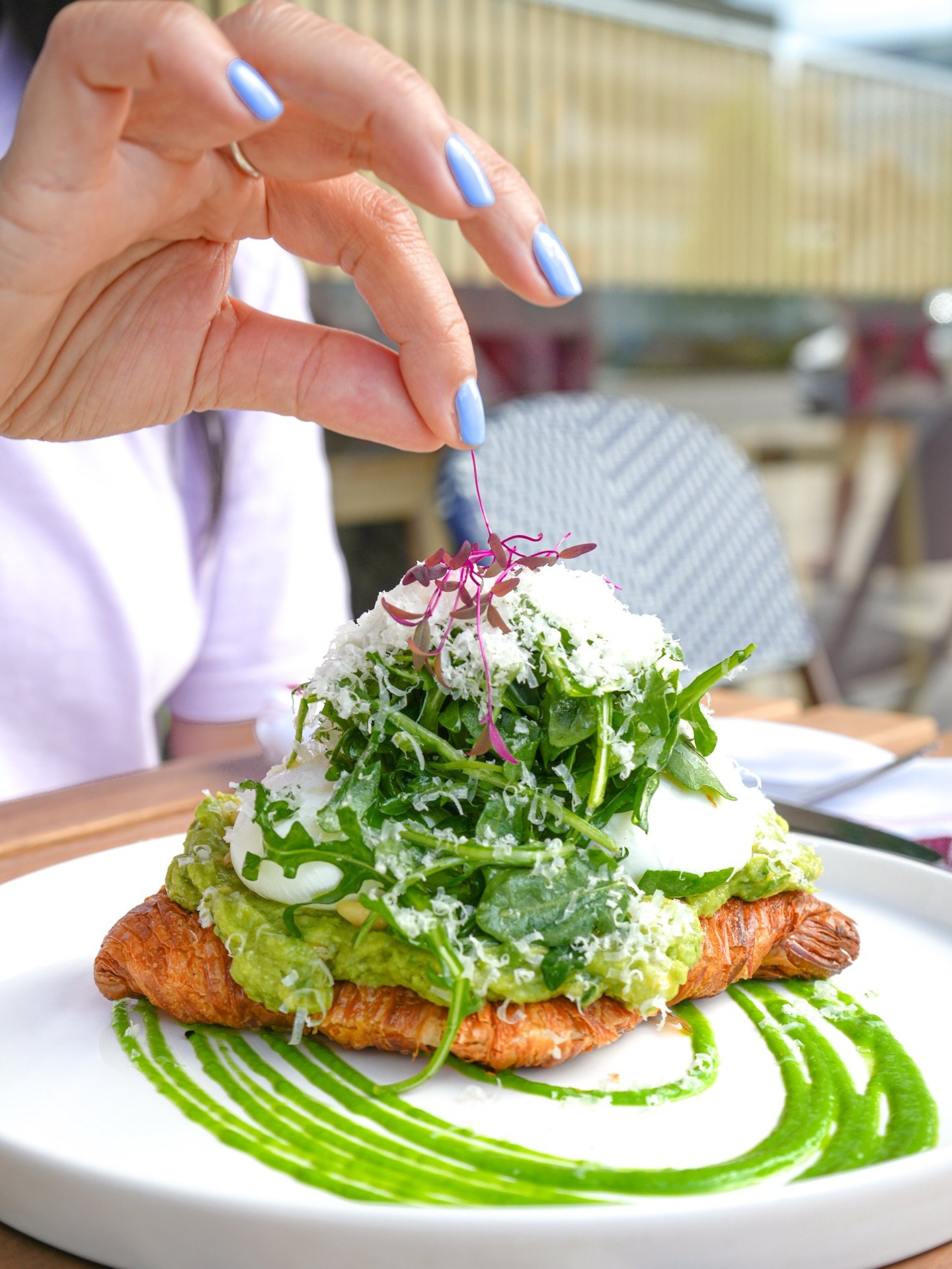 AVOCADO CROISSANT 🥐🥑

Mondays taste better like this. Flaky croissant stacked with guacamole, poached egg, arugula, pine nuts, Grana Padano and pea pur&eacute;e. Start your week right and Loam with us. 💙

📍230 Esplanade W, North Vancouver
📷 @hha