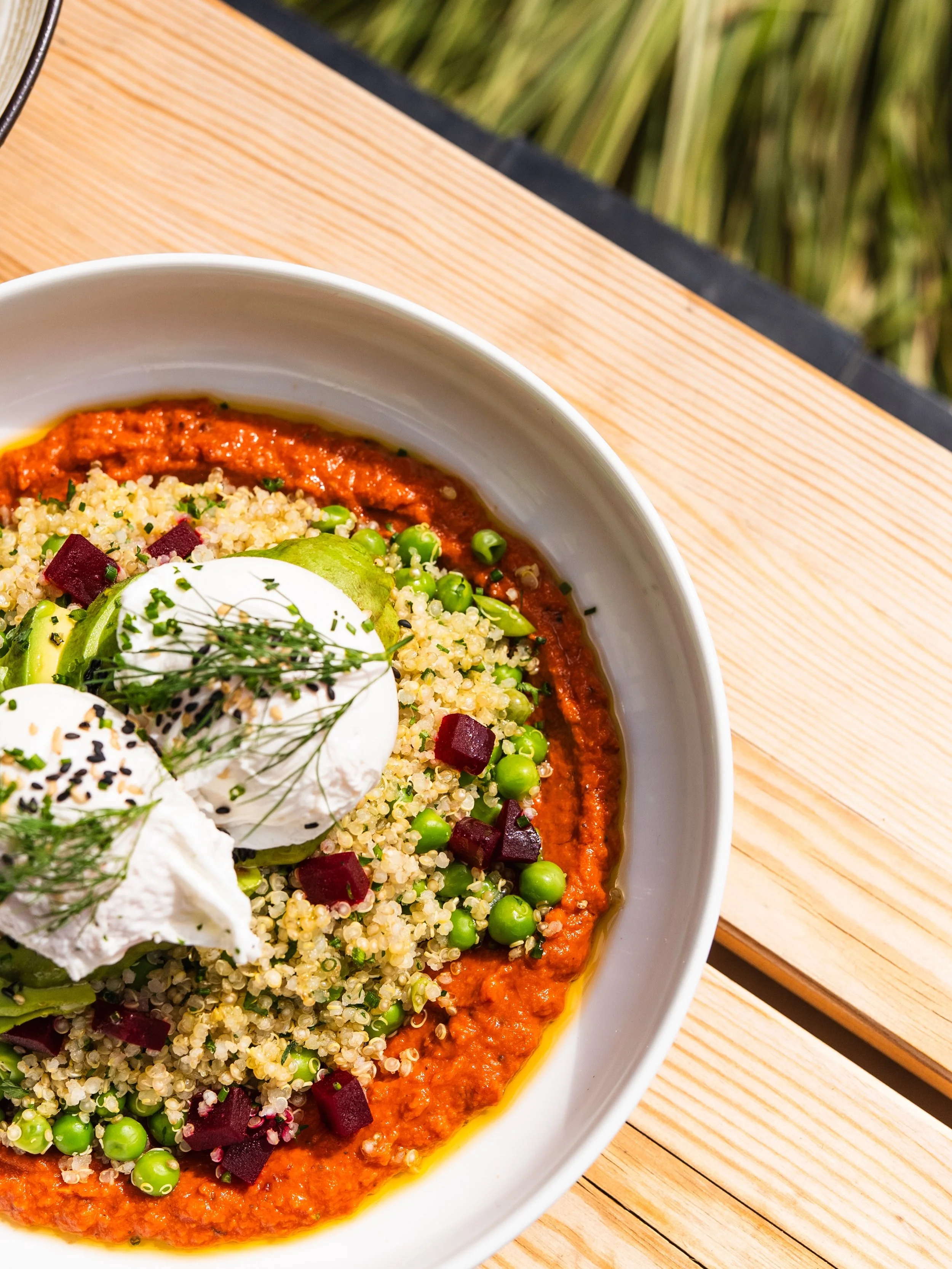 JUNE FEATURES INCOMING 👀

We&rsquo;re not saying you should plan your life around our June features&hellip; but we&rsquo;re also not not saying that.

☀️ SUN-KISSED QUINOA BOWL

Herbed quinoa tossed with green peas and pomegranate, layered over hous