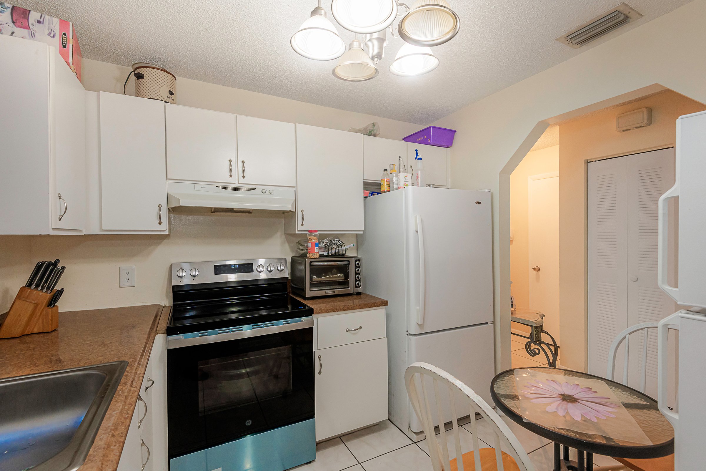 Lauderhill, FL Home – Kitchen