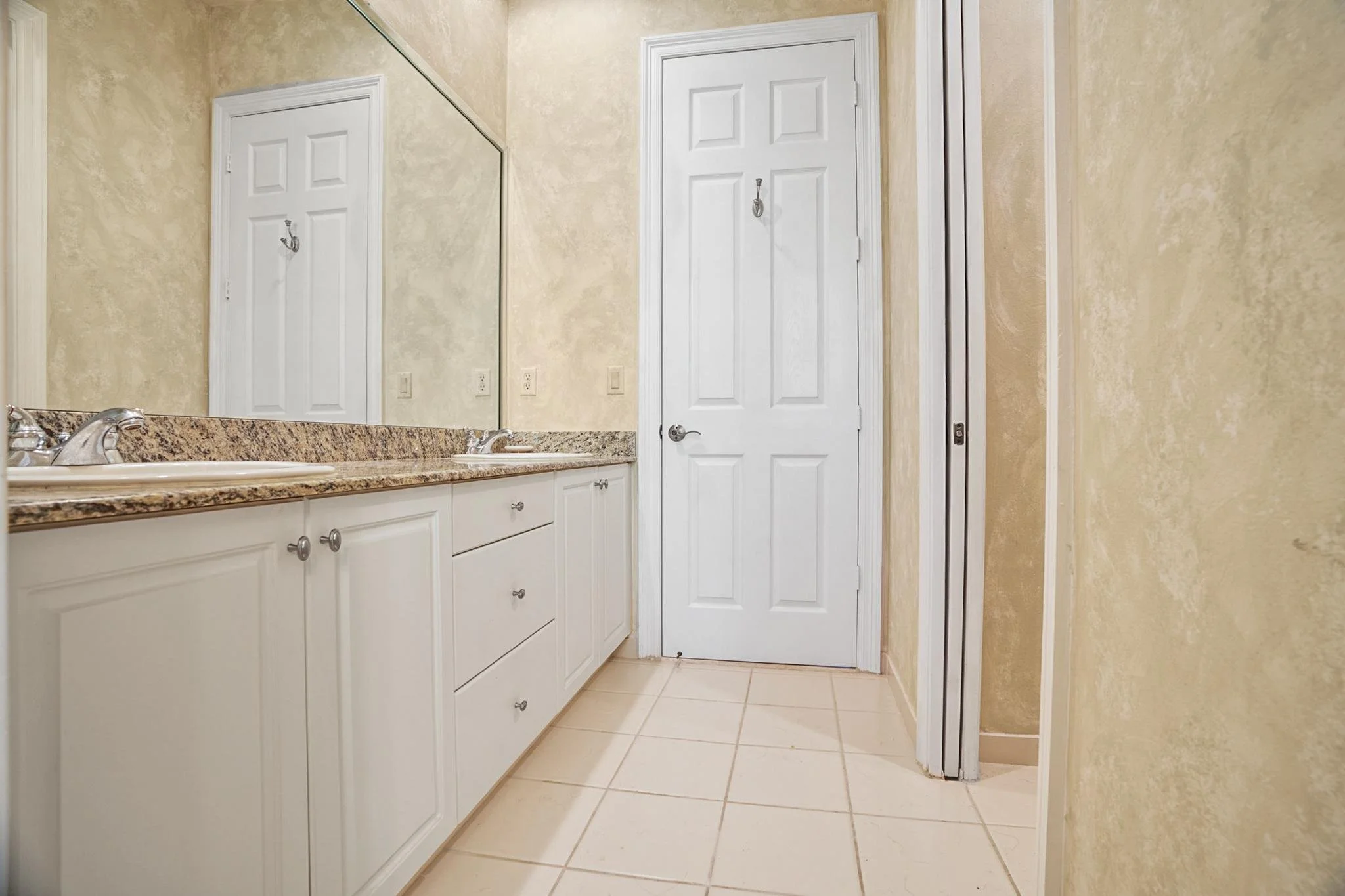 49_Bathroom.jpg