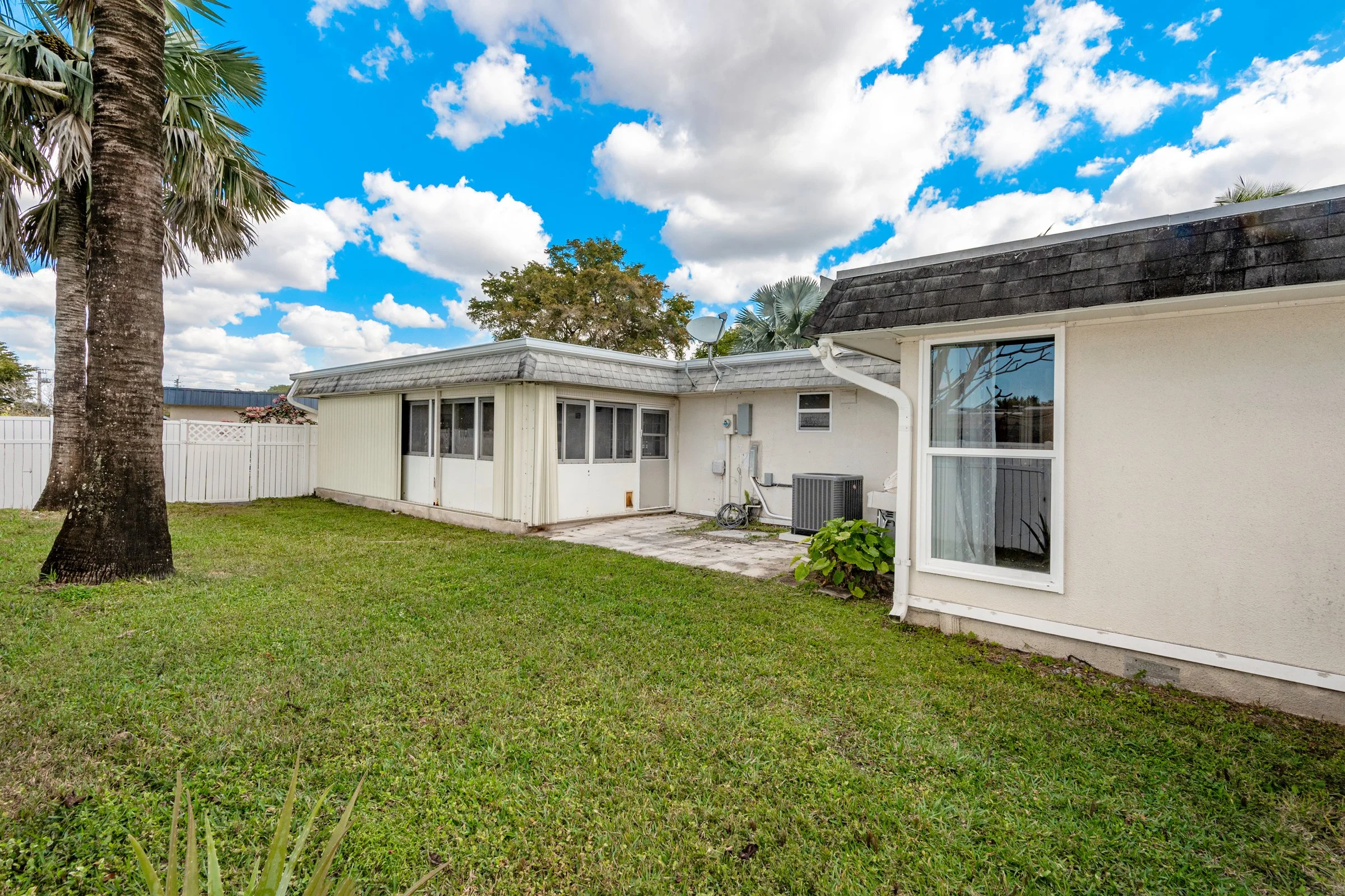 Tamarac, FL Home – Yard