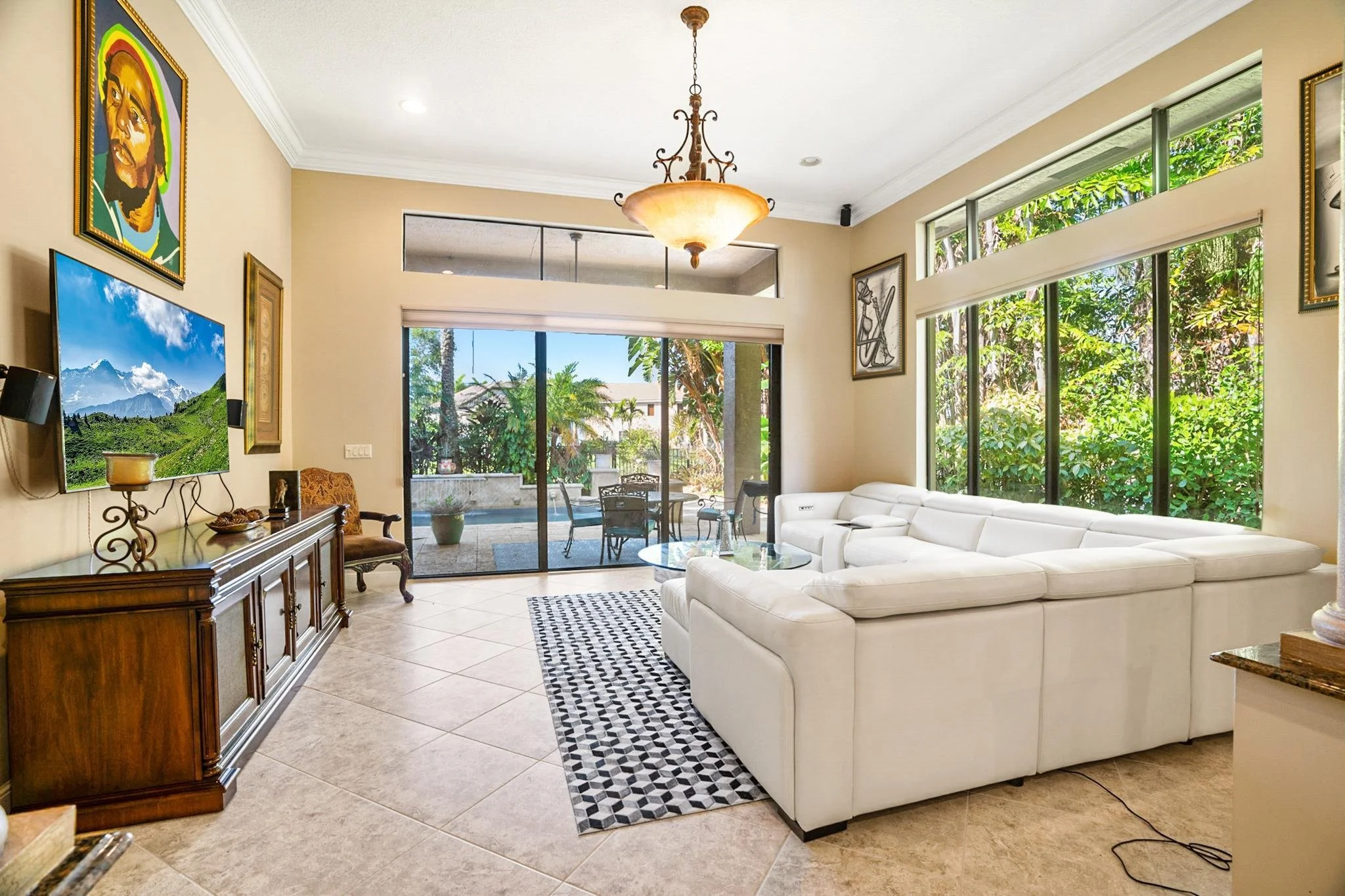 25_Livingroom.jpg