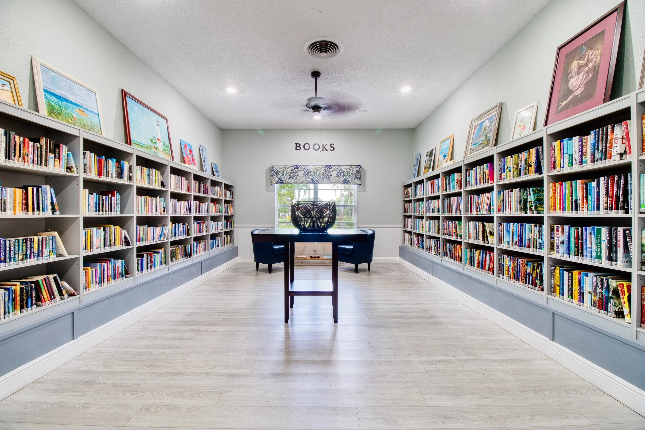 Stuart, FL Condo – Community Library
