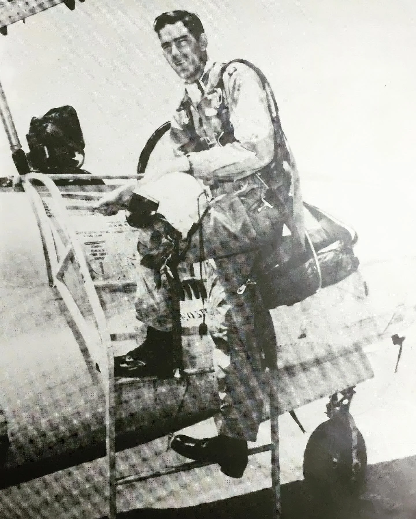 My favorite veteran ❤️✈️💙

Happy Veteran&rsquo;s Day, and thank you to all who have served and protected our country. 

Miss you every day, Grandpa.