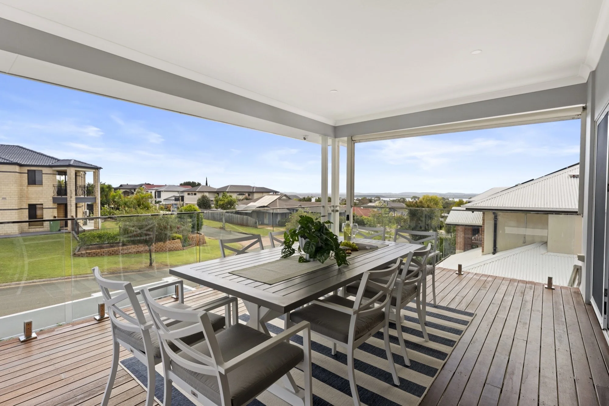 15 Brampton Close, Redland Bay Internet 02.jpg