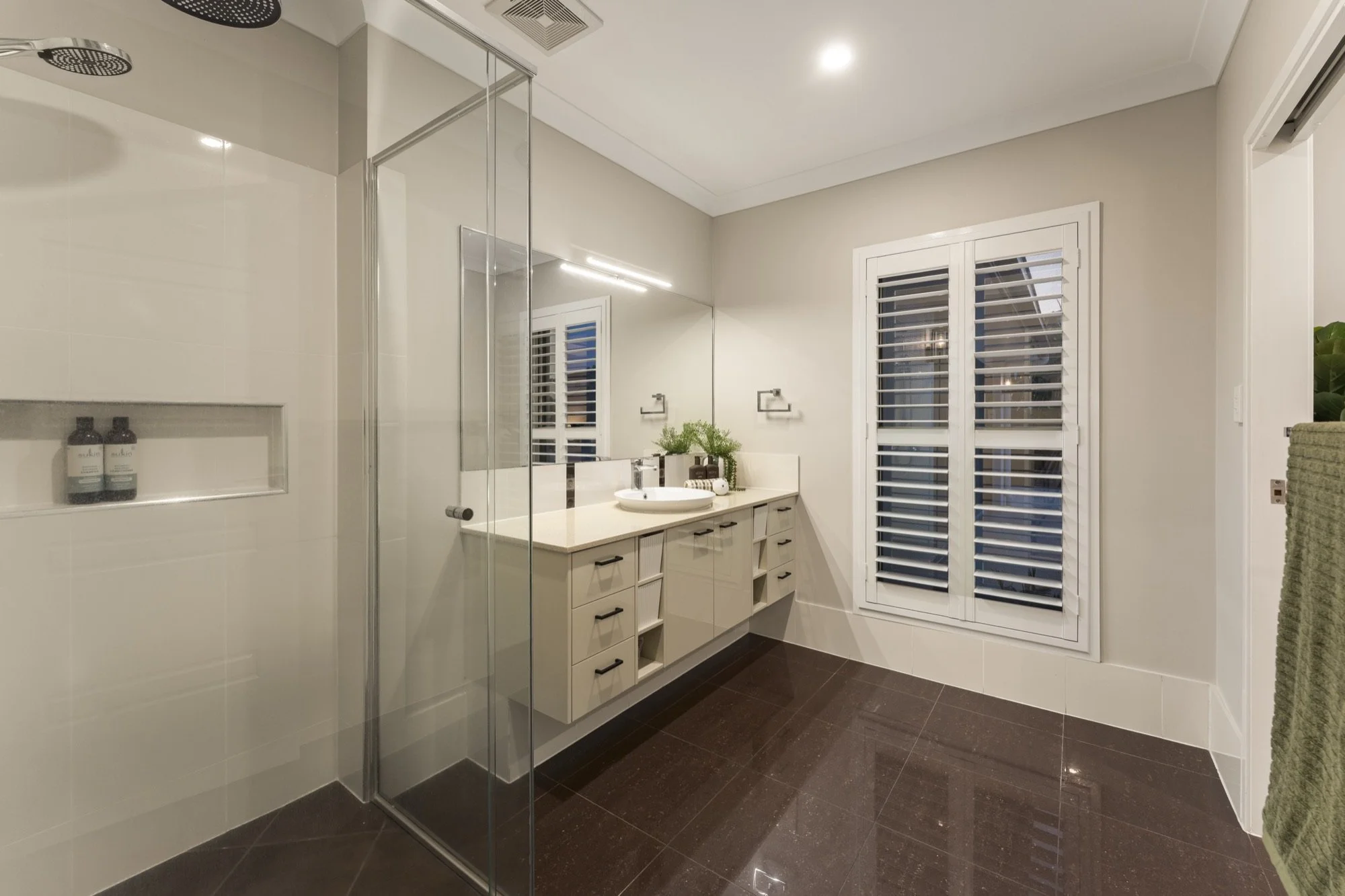 12 Turtle Place, Redland Bay Internet 11.jpg