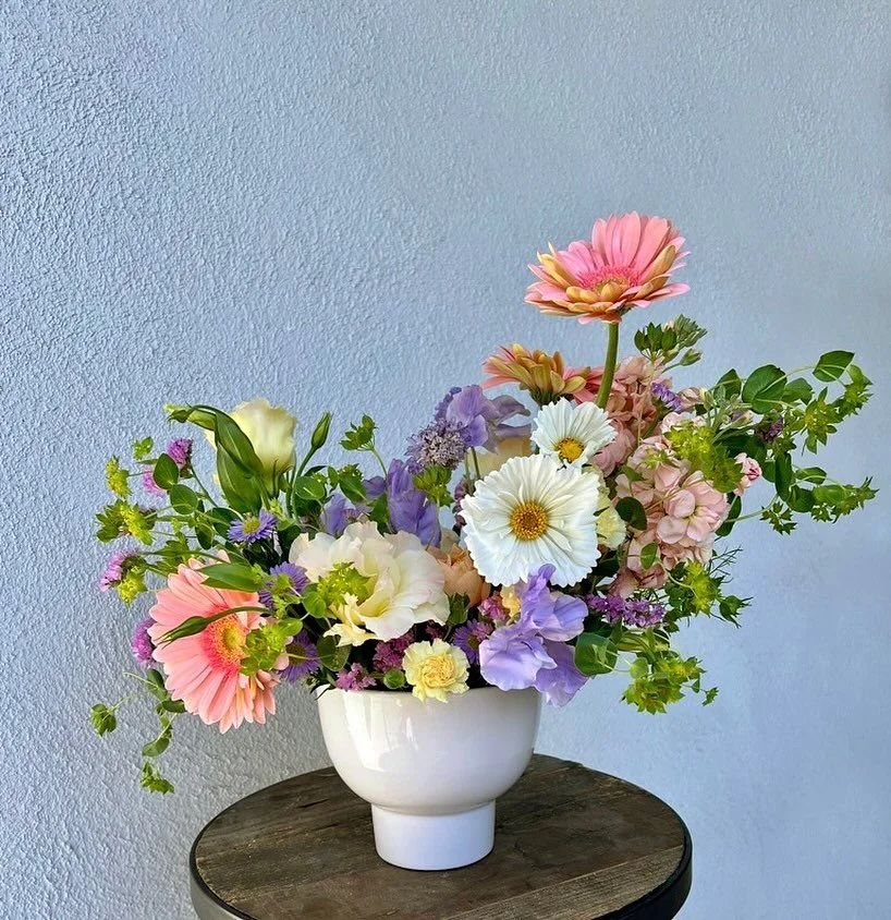 Introducing the Seasonal Bloom arrangement. 

A celebration of the freshest flowers in season. This arrangement can be tailored to your color palette of choice. Whether you prefer vibrant hues, soft pastels, or timeless neutrals, this arrangement is 