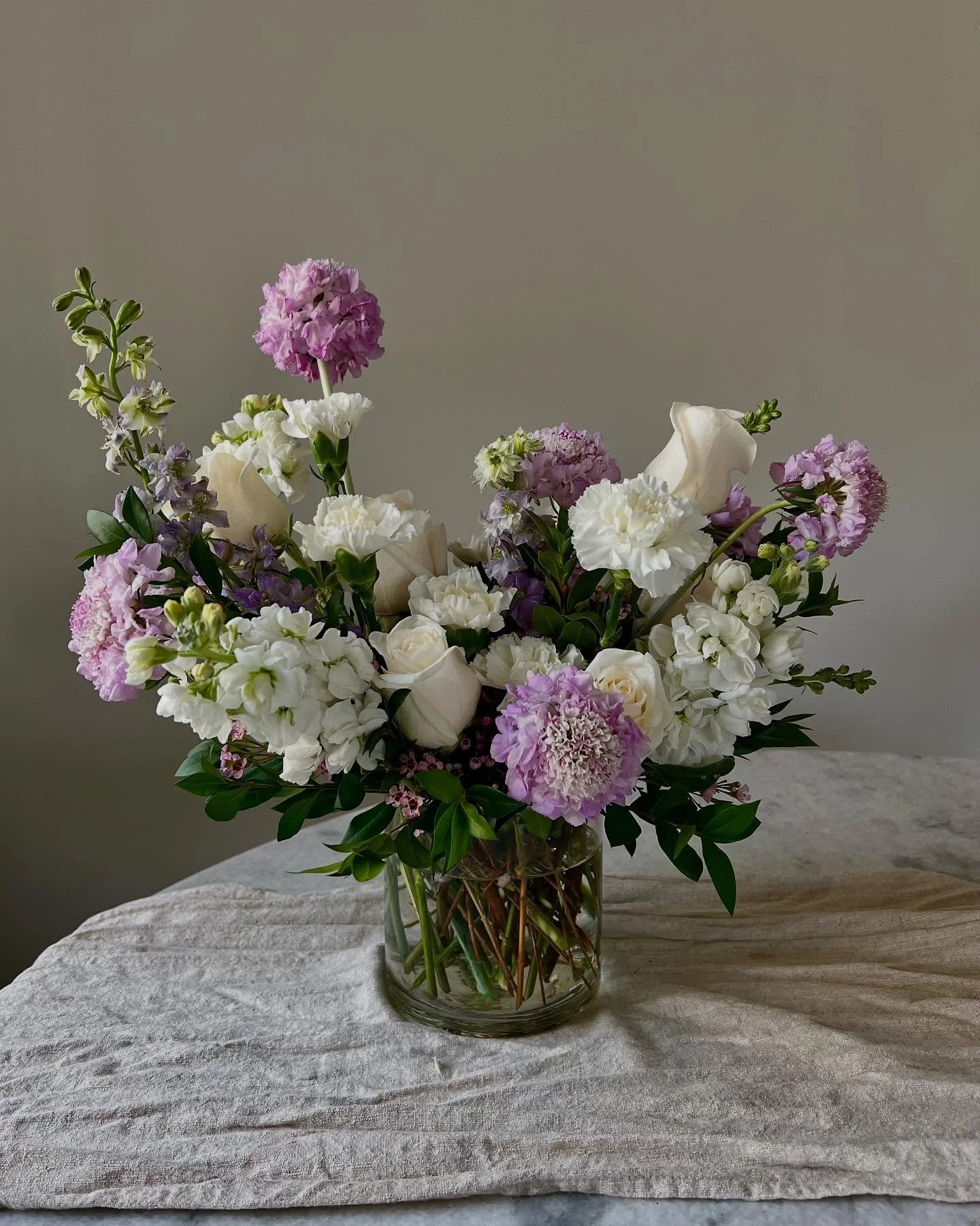 ⚪️🟣

#bythebunch #PasdenaFlorist #GlendaleFlorist #PasadenaFlowers #LosAngelesFlowers #LosAngelesFlorist #PasadenaWorkshops #LosAngelesWorkshops #SoCalFlorist #ByTheBunchWorkshop #ArcadiaFlorist #FlowerDeliveryPasadena #FlowerDeliveryLosAngeles 
#Fl