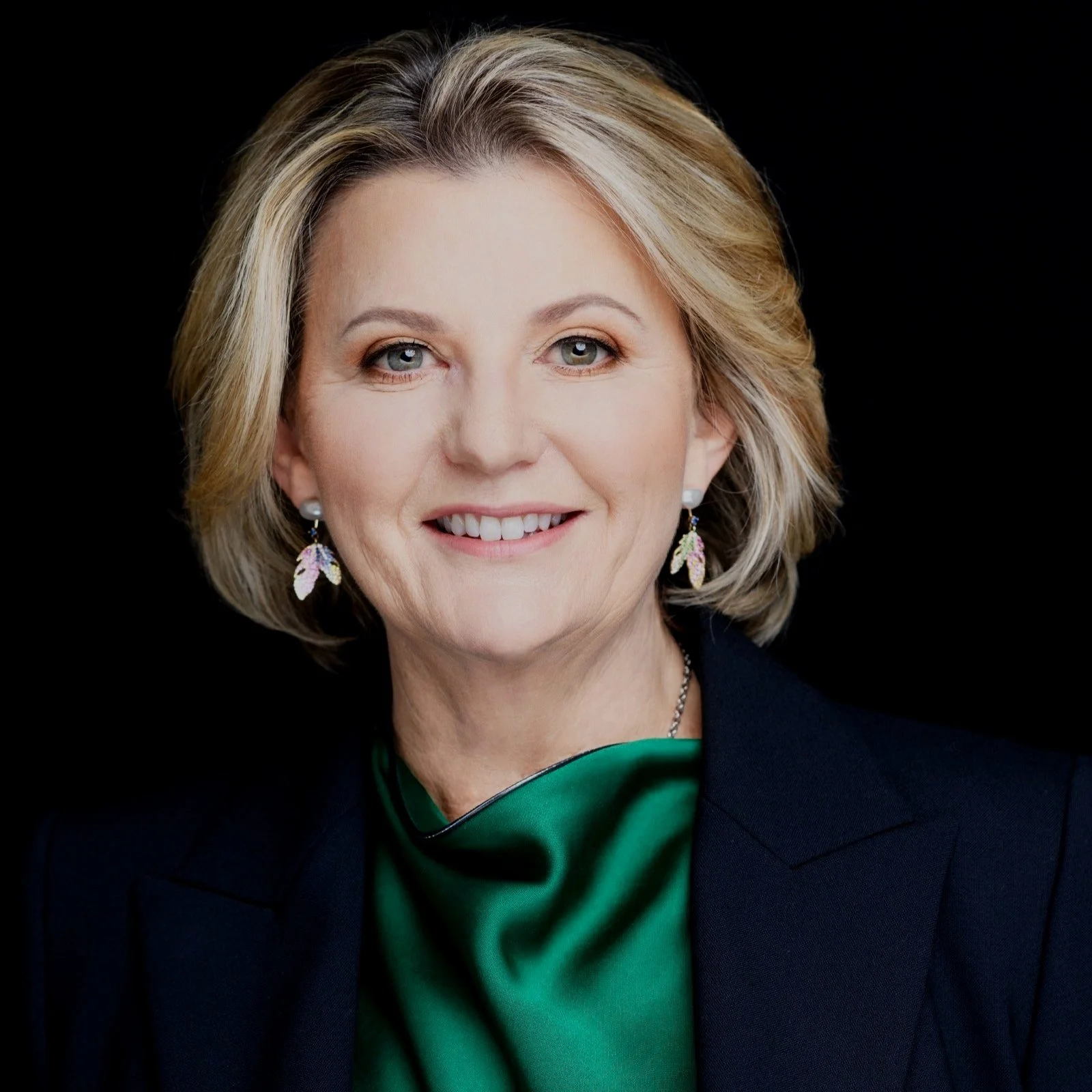 2023-04-16 Anne Headshots-141 web size.jpg