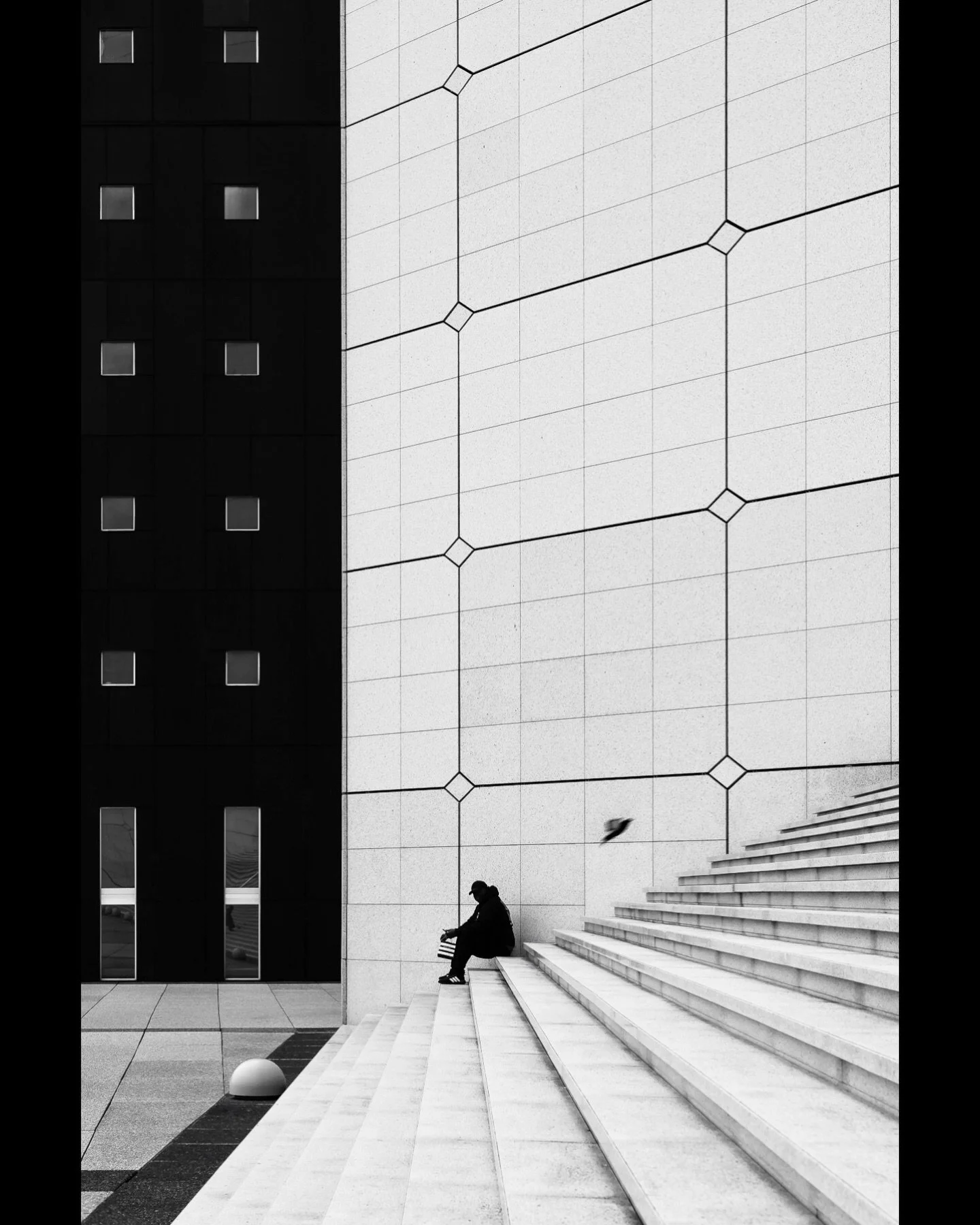 &bull;
🇫🇷 Je suis tr&egrave;s heureux d&rsquo;annoncer que je fais d&eacute;sormais partie de @streetphotographyfrance.fr , un incroyable collectif de photographes qui met en avant la photographie de rue &agrave; travers des publications &mdash; pa