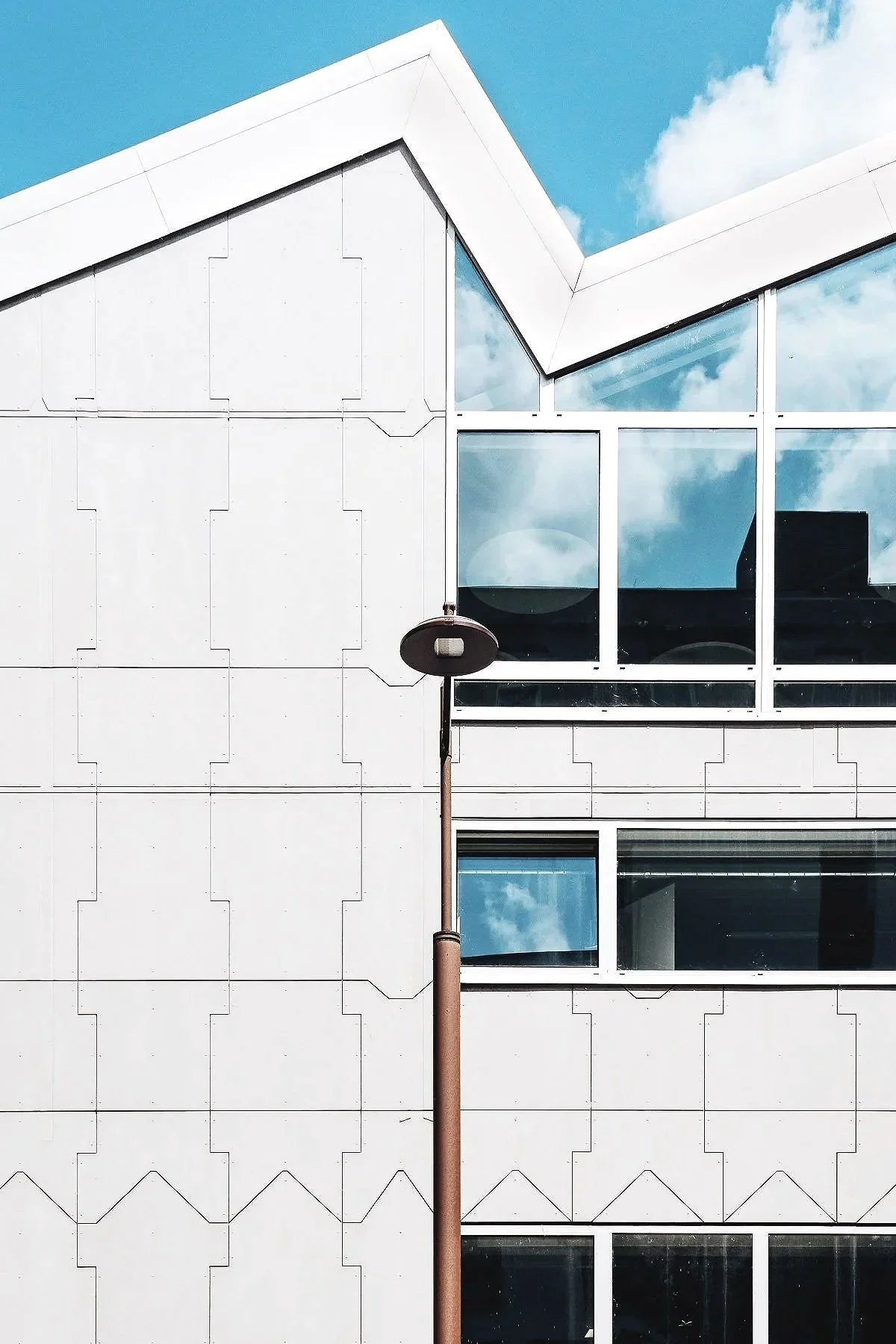 Photo  bâtiment symétrique île de Nantes Florian Coelo Photographe architecture Angers Nantes Bretagne