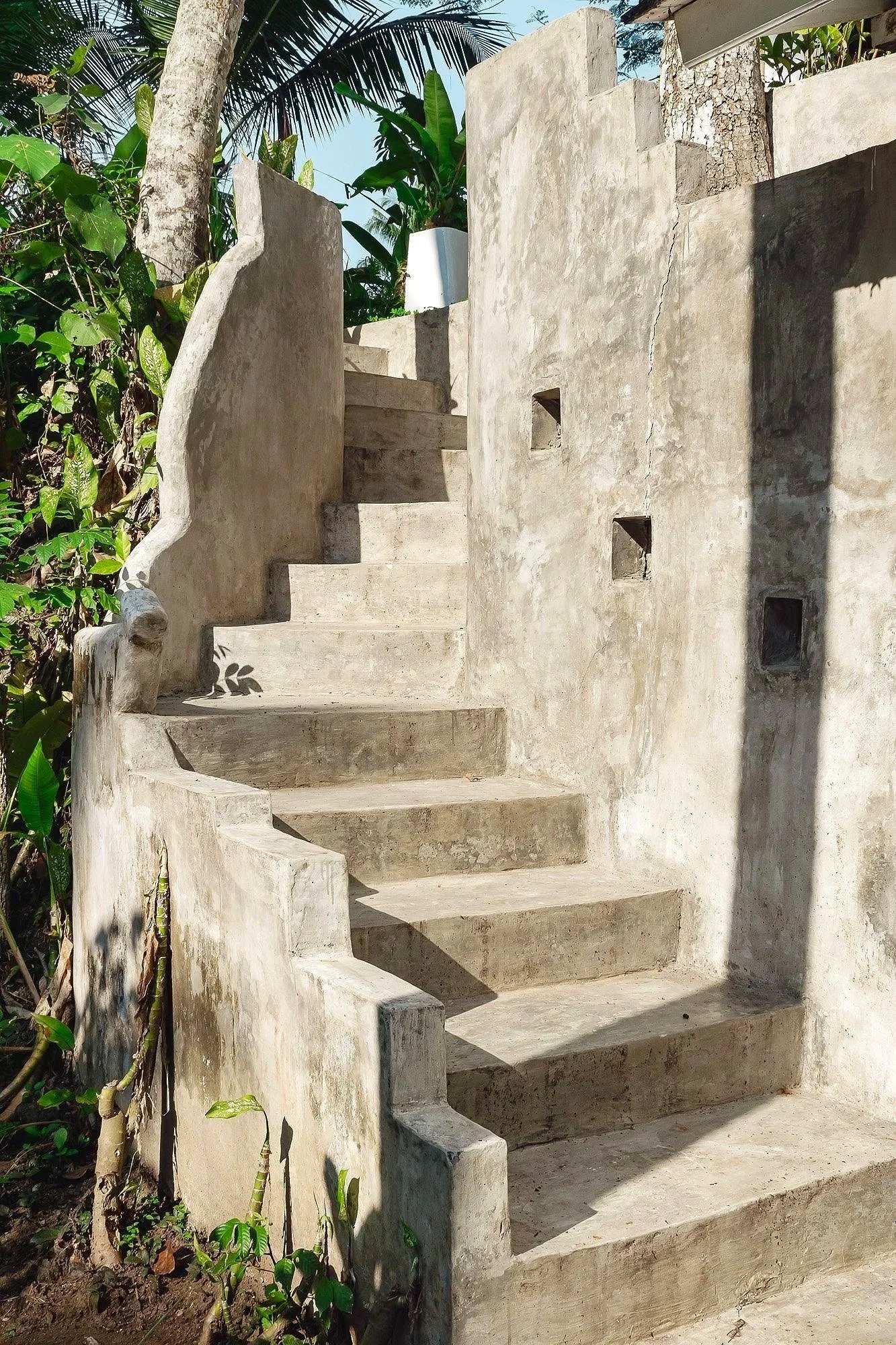 Escalier avec ombres voyage Bali Florian Coelo Photographe architecture Angers Nantes Bretagne