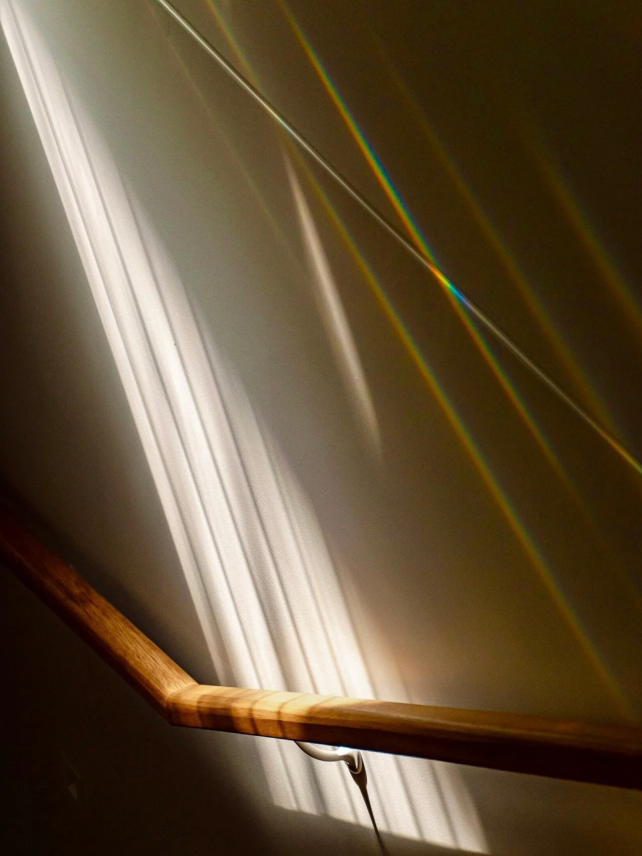 (fr) &Eacute;tymologiquement, &laquo; photographie &raquo; signifie &eacute;crire avec la lumi&egrave;re.

Prendre une photo, ce n&rsquo;est donc pas juste saisir un instant, c&rsquo;est raconter par la lumi&egrave;re, en comprendre ses subtilit&eacu