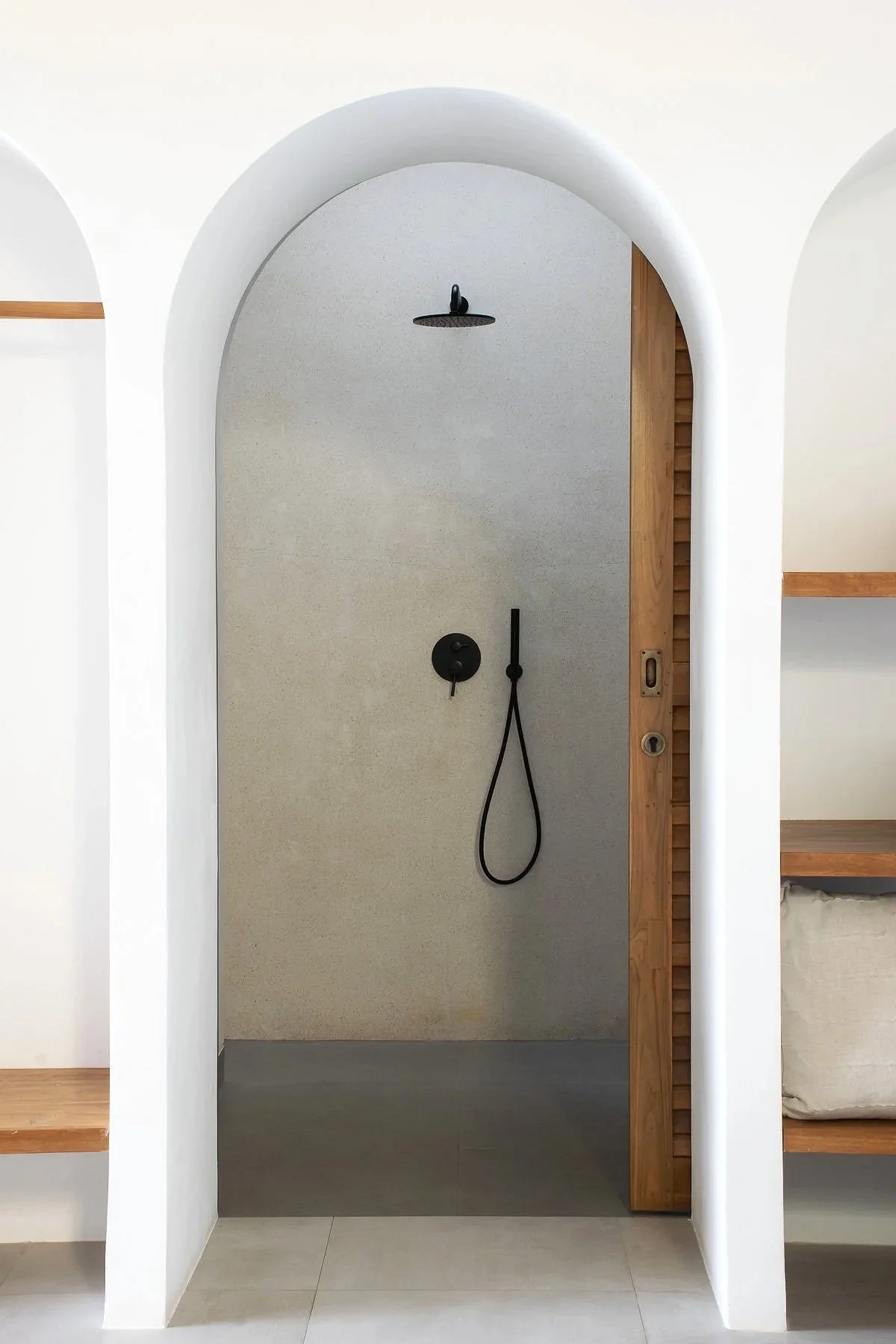 Douche à l'italienne espace minimaliste à Bali Florian Coelo Photographe Architecture et décoration intérieure Angers Nantes Bretagne Bordeaux