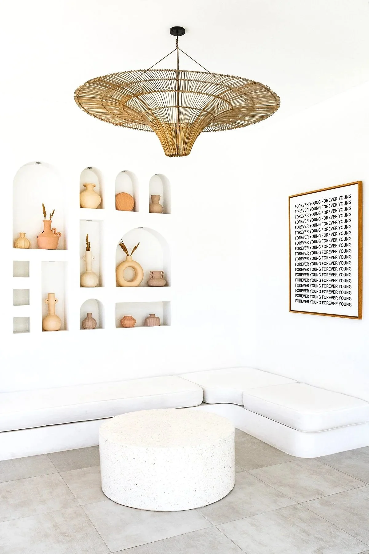 Intérieur minimaliste avec plafond en bambou à Bali Florian Coelo Photographe Architecture et décoration intérieure Angers Nantes Bretagne Bordeaux