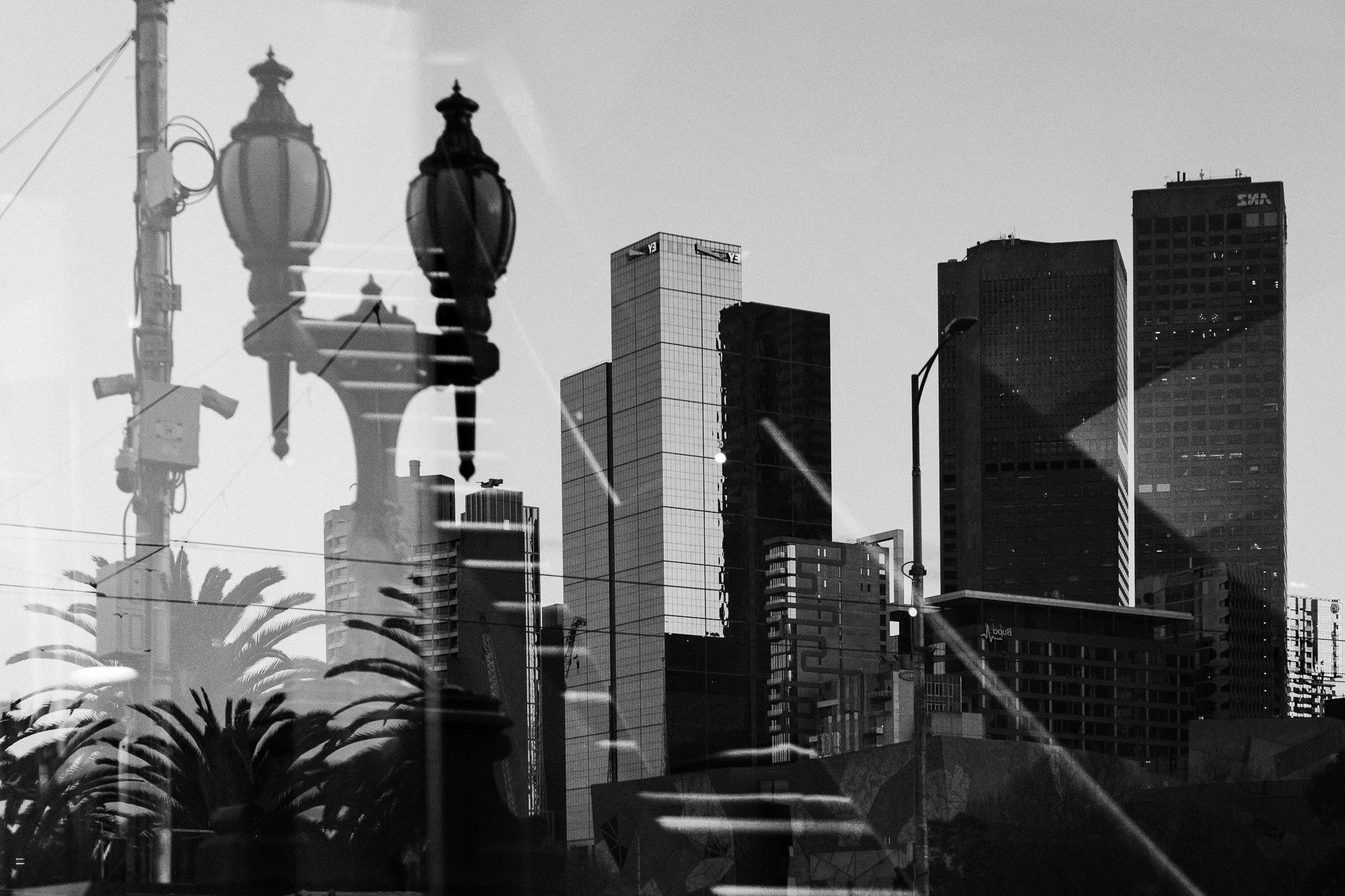Melbourne bâtiments modernes et grattes ciels noir et blanc Florian Coelo photographe d'architecture et d'intérieur