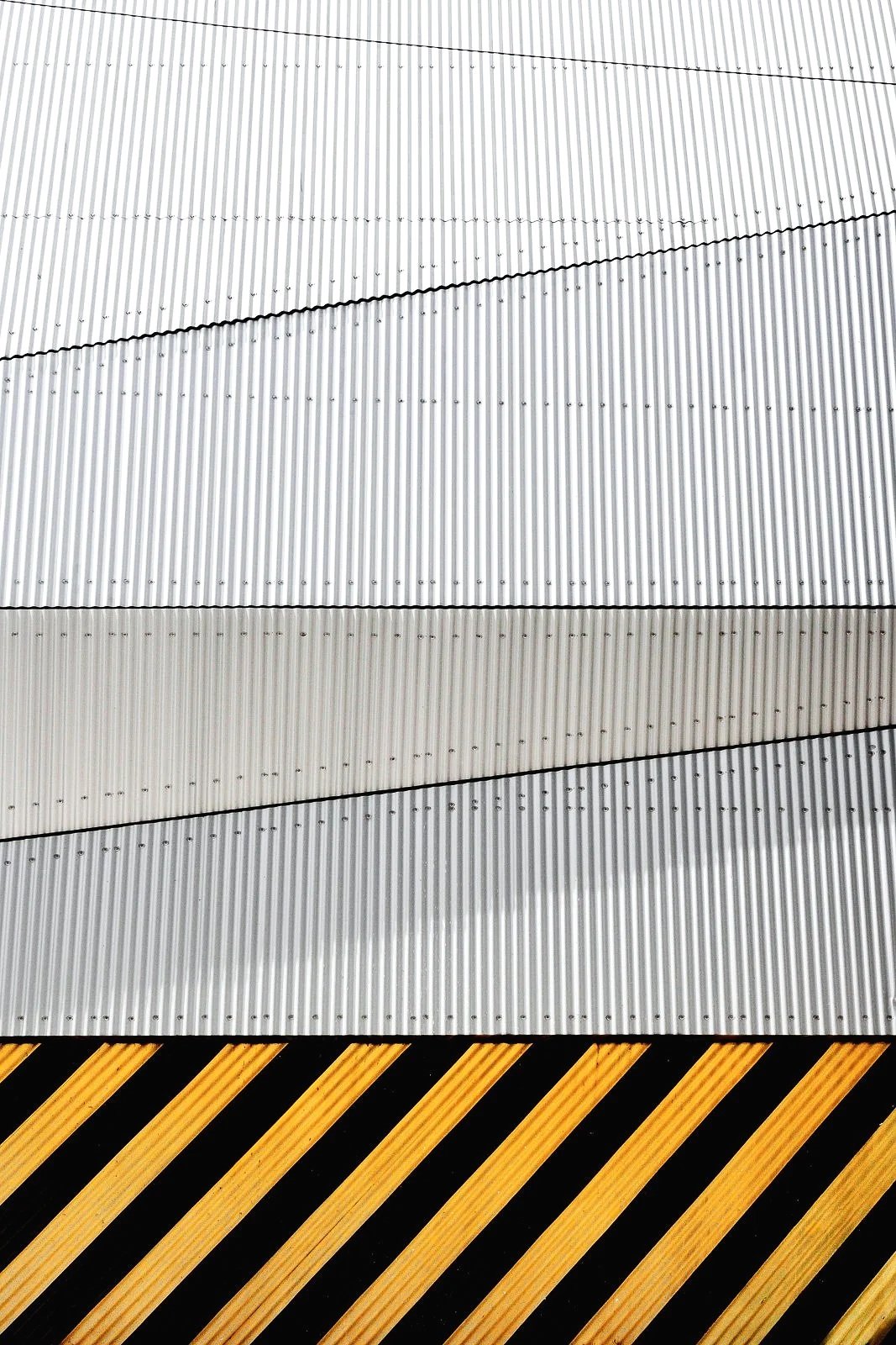 Façade bâtiment en métal île de Nantes Florian Coelo Photographe Architecture et décoration intérieure Angers Nantes Bretagne Bordeaux