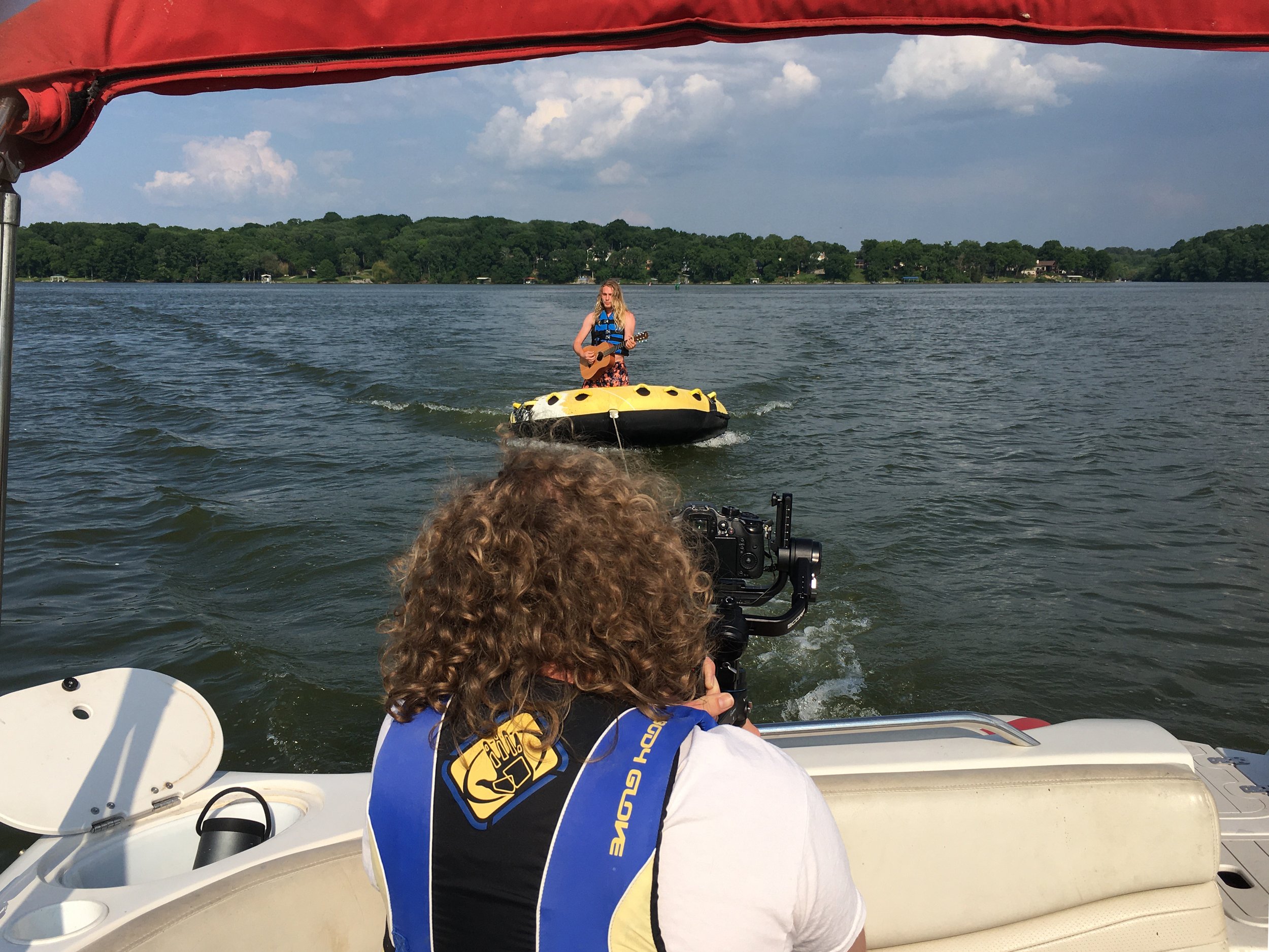 Filming the tube performance with a gimbal on the back of the boat