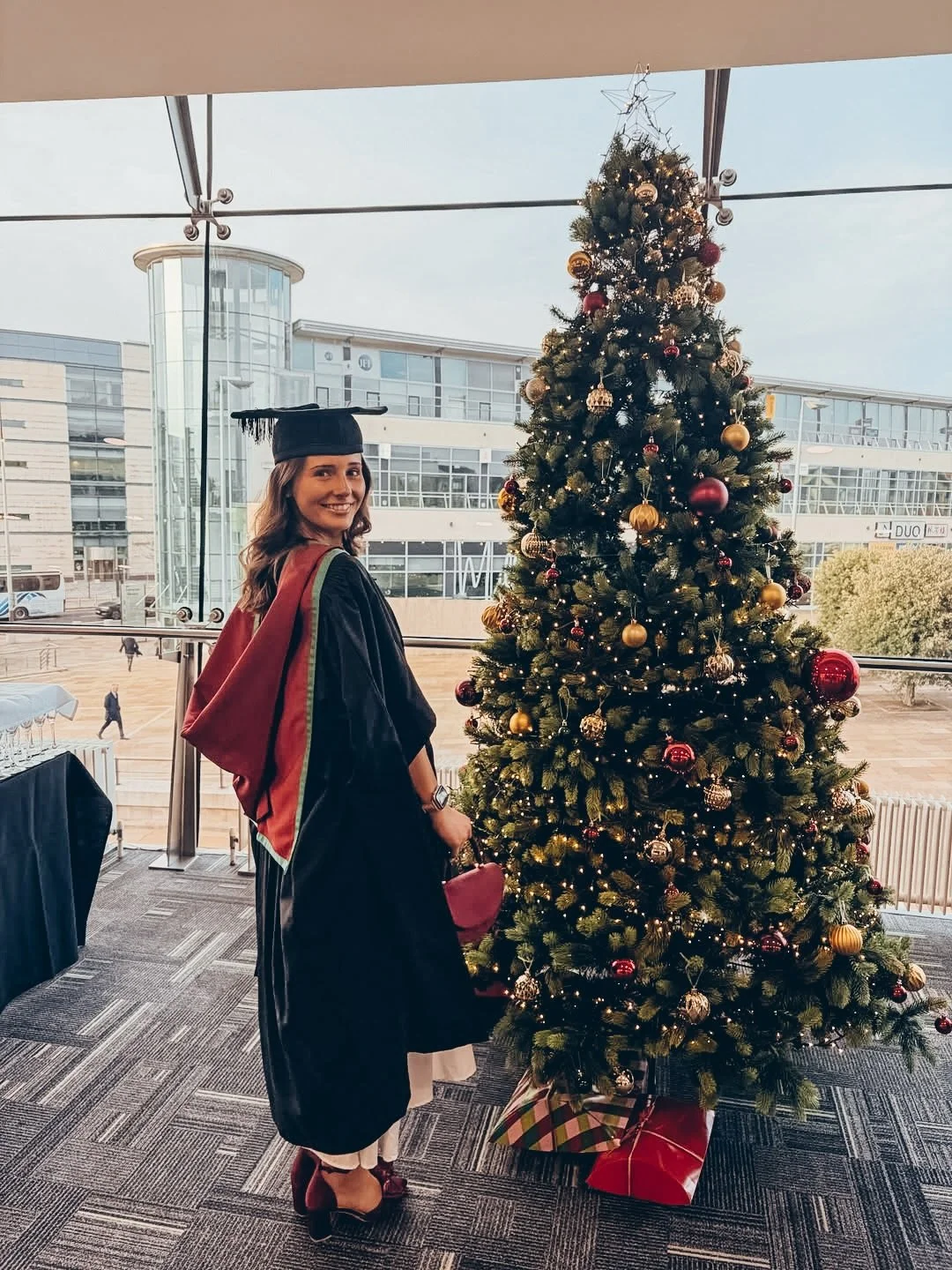 Congratulations to our very own content assistant @amyflannigan_  on your graduation❤️🥰. Your hardwork and dedication truly inspires us all and from the entire team, we&rsquo;re all so proud of you ❤️❤️❤️

#graduation #teamwins #masters