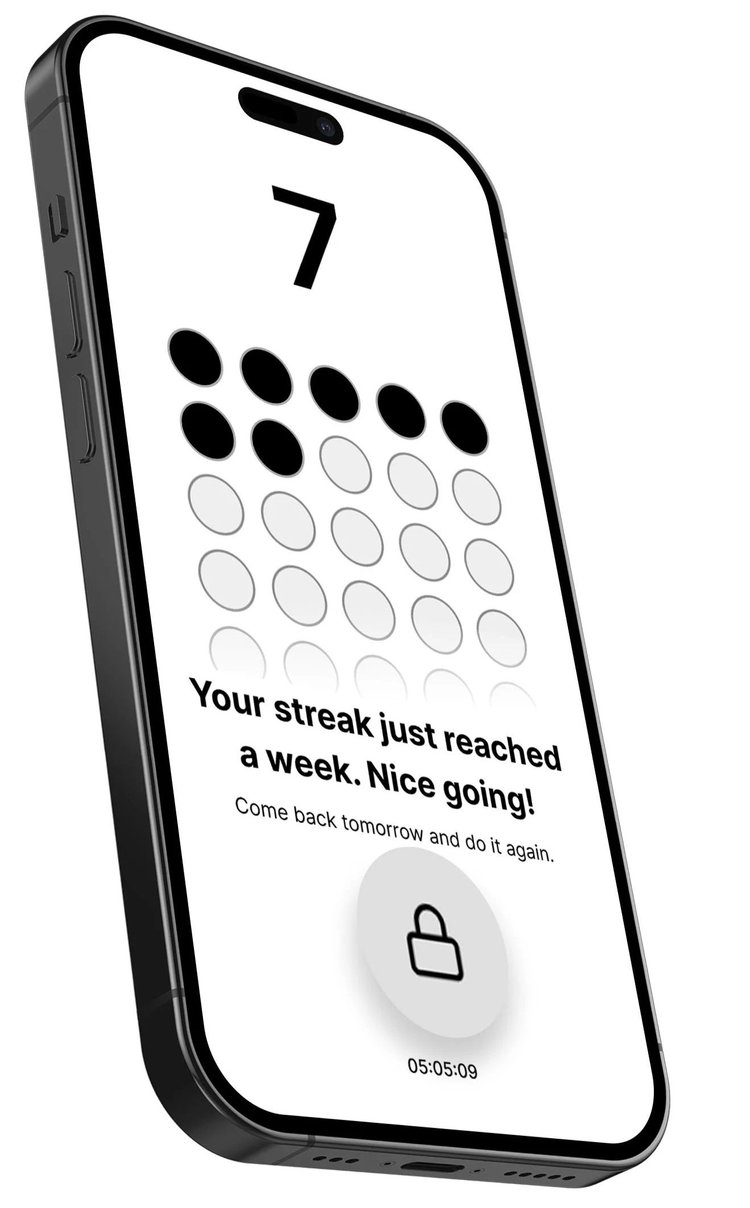 HoloCoach app streak screen: your streak just reached a week