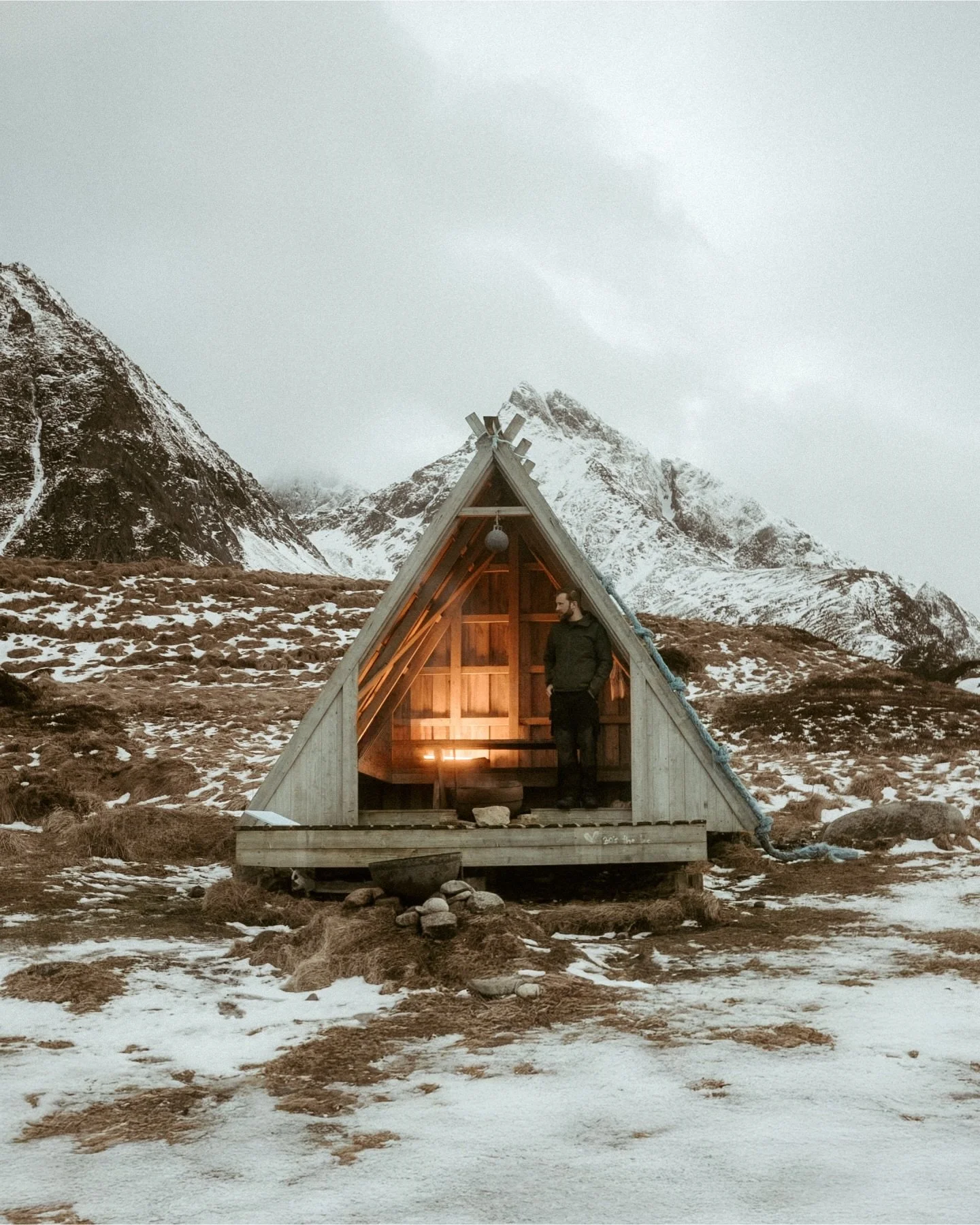 Watching day turn to night as we spent a winter&rsquo;s night in this beautiful shelter in Lofoten out of the elements.
A place I&rsquo;d wanted to visit for a long time, photographed on our last trip to Norway while working on a commercial project.
