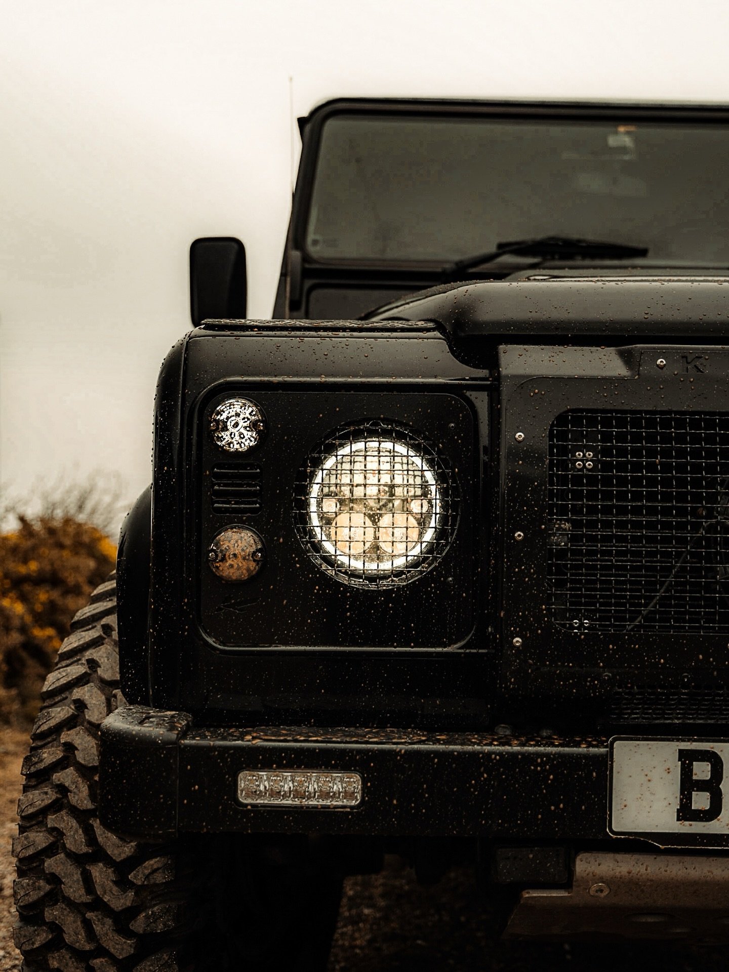 Throwing it back to muddy landscapes and a wet and wild Cornwall with Landrover. hard to beat those Cornish coastal roads.

#loveforcornwall #igerscornwall #uk_shooters #botallackmine