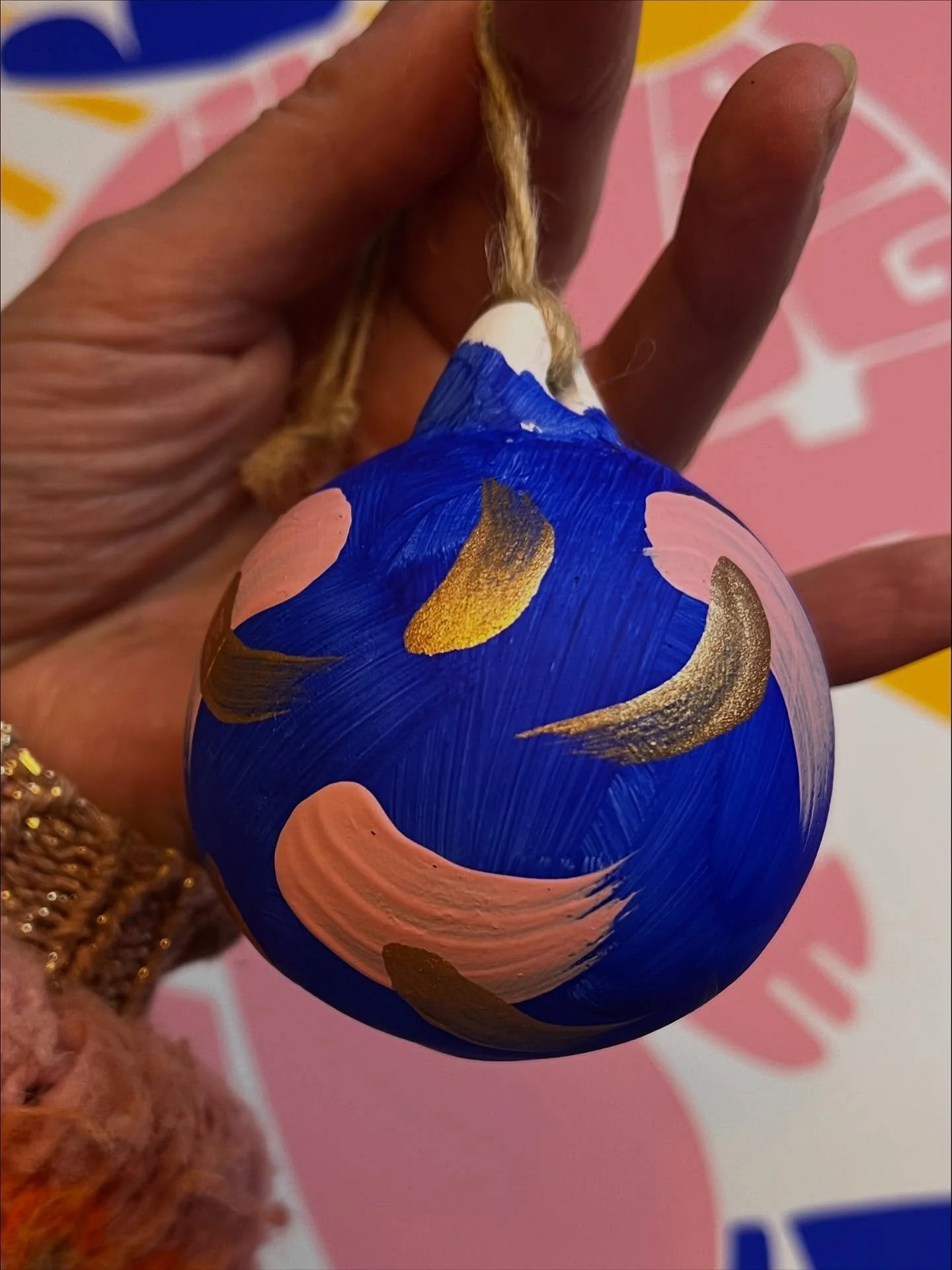 Having a lovely time hand painting some baubles for up coming Xmas Fairs 🔵🩷

Is it too early for Wham?!

#baubles #christmas #pink #blue #gold 
#ginnypicklesdesign #creative #interiordesign #interiordecor #christmasinterior #christmasdecorating