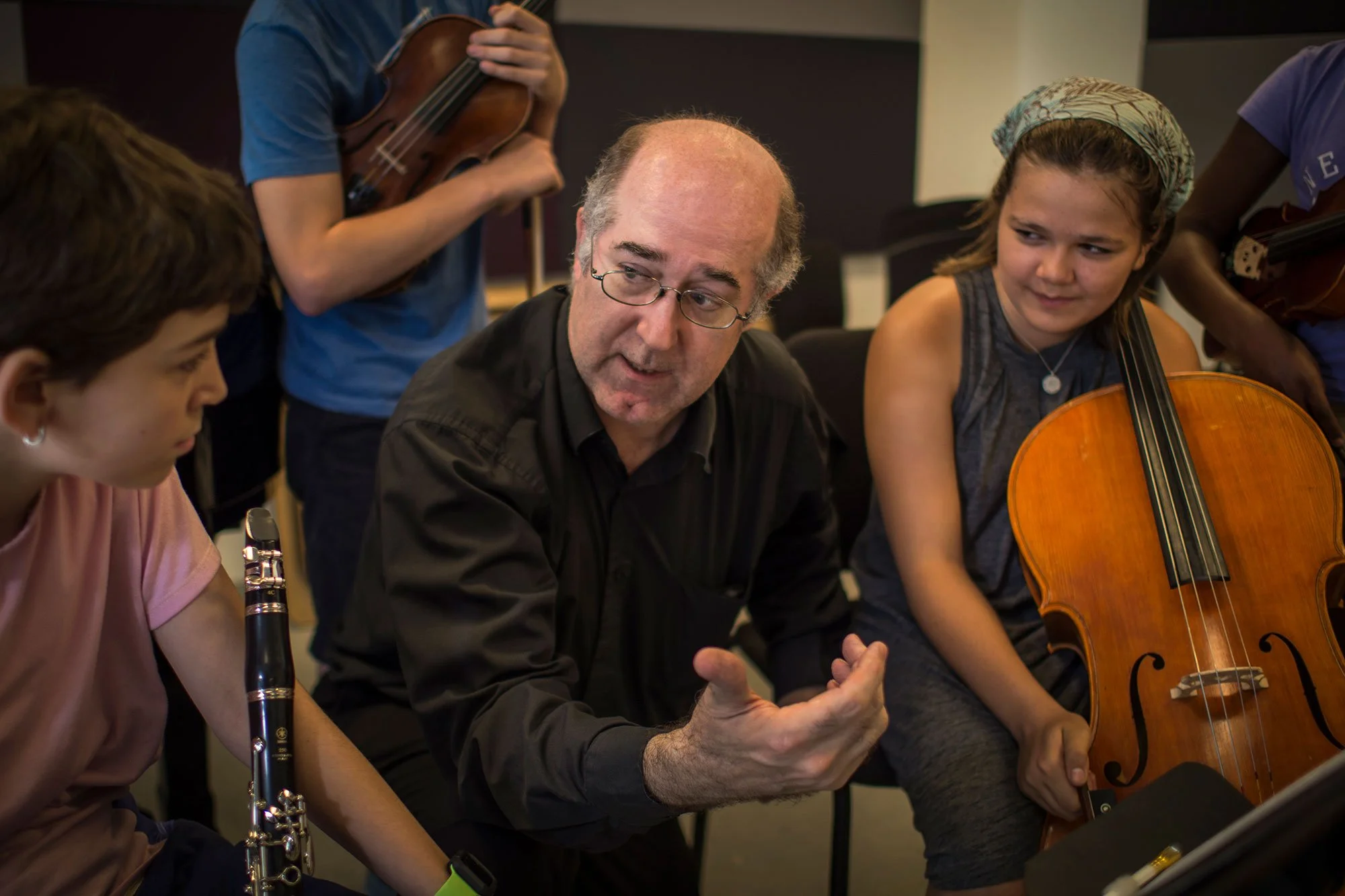 CMC coach Peter working with a clarinet student.