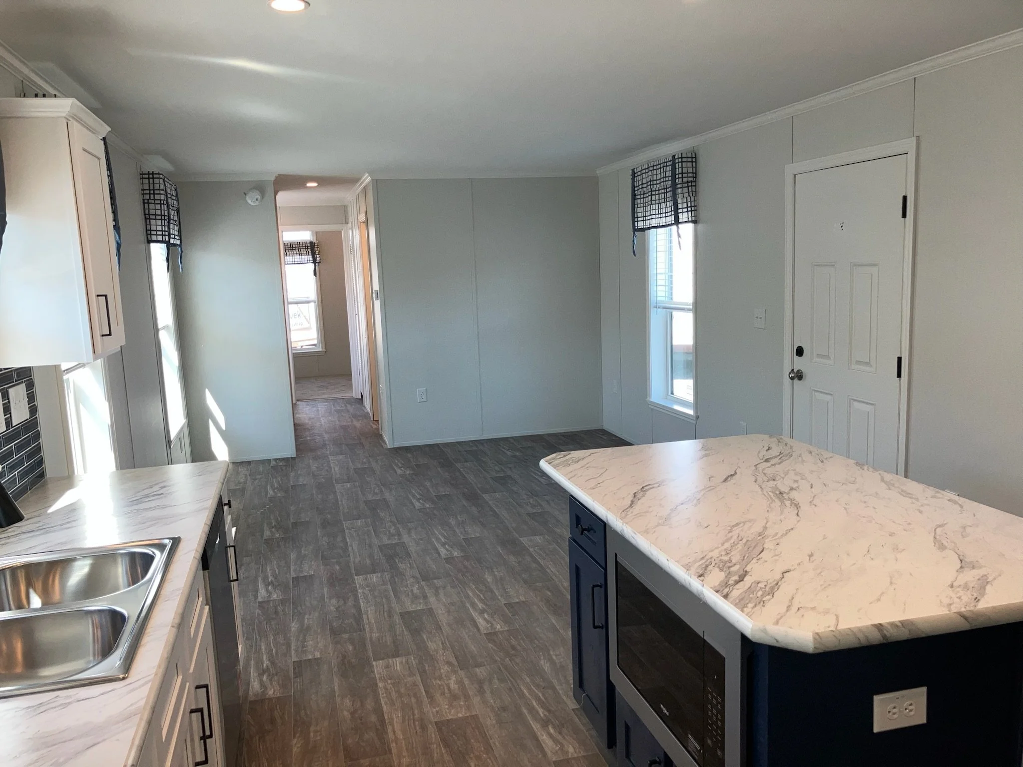 G652 - Mircowave.jpeg