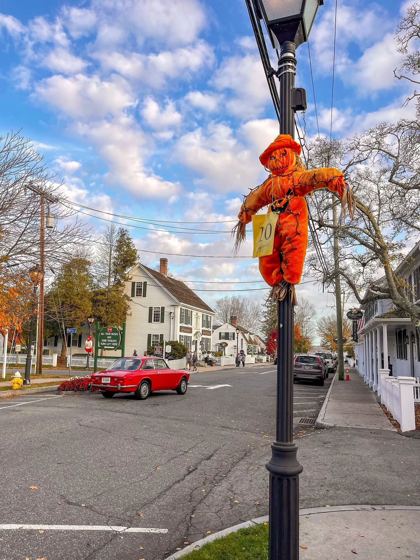 Happy Halloween! 🎃👻🧙&zwj;♀️I took this photo a few years ago in Essex, Connecticut, which is one of my favorite places in New England. Each year during the month of October, Essex holds a Scarecrow Festival (as many New England towns do!) so you c