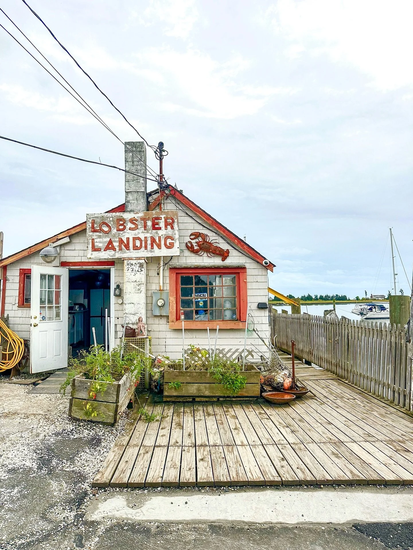 It&rsquo;s lobster roll season in Connecticut! 🦞 Lobster Landing (@lobsterlanding) in Clinton, Connecticut officially opens today for the 2026 season. Sitting right on the harbor, this iconic spot has been making lobster rolls for 30 years. Their ho