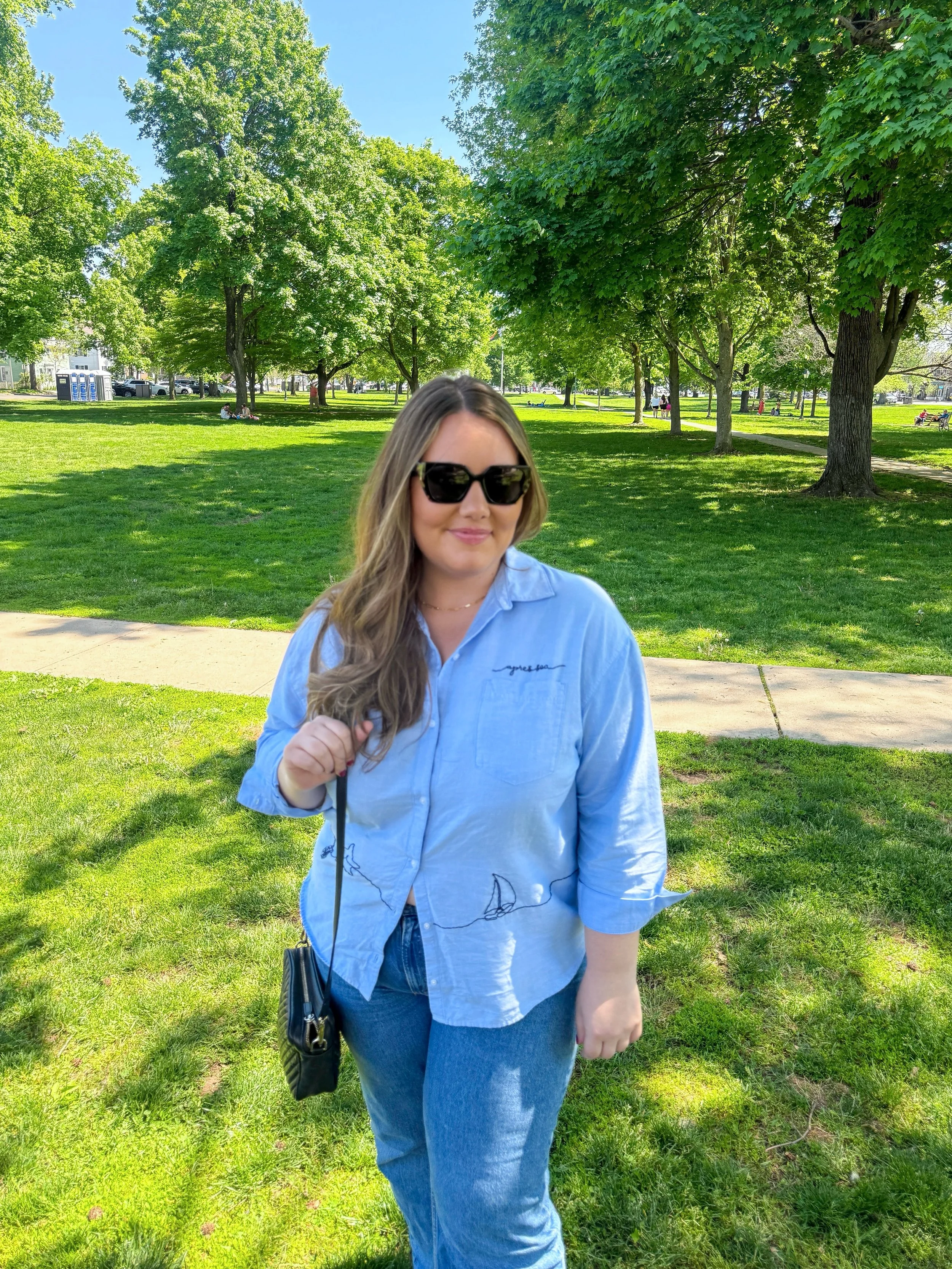 Weekends in Connecticut 🌊✨

Recently, I&rsquo;ve been living in this hand-embroidered &ldquo;Apr&egrave;s Sea&rdquo; button down from @thisisjessicagordon. The quality is amazing, and each piece is hand-stitched which makes it feel really thoughtful
