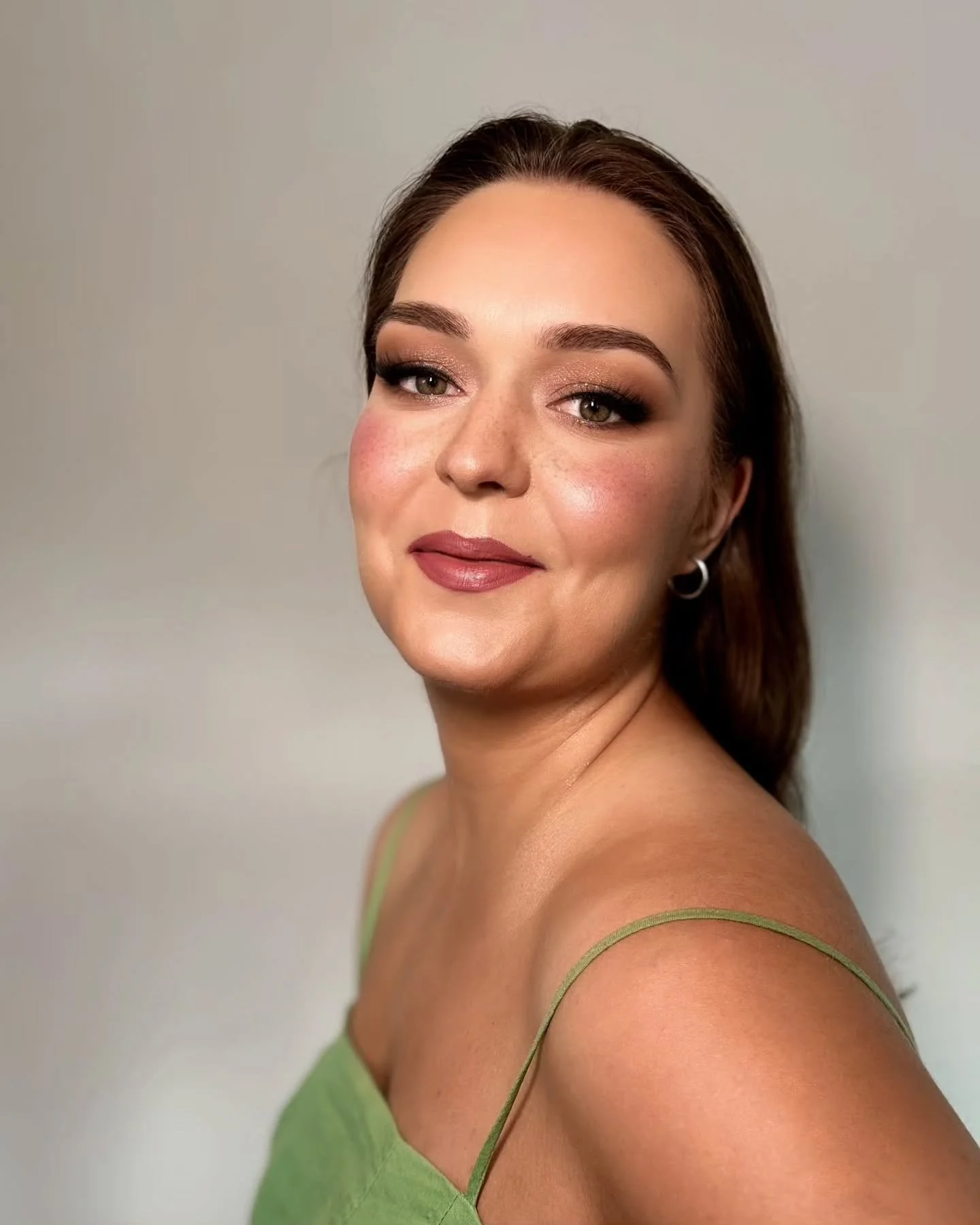 Look who stopped by again, it's @_marli__k ! 🌺✨

Doesn't she look absolutely stunning in this makeup? 😍 

What do you think? 

#lookoftheday #fashioninspiration #switzerland #schweiz #instafashion #gorgeous #fashionaddict #fashiontrends #bridal #ma