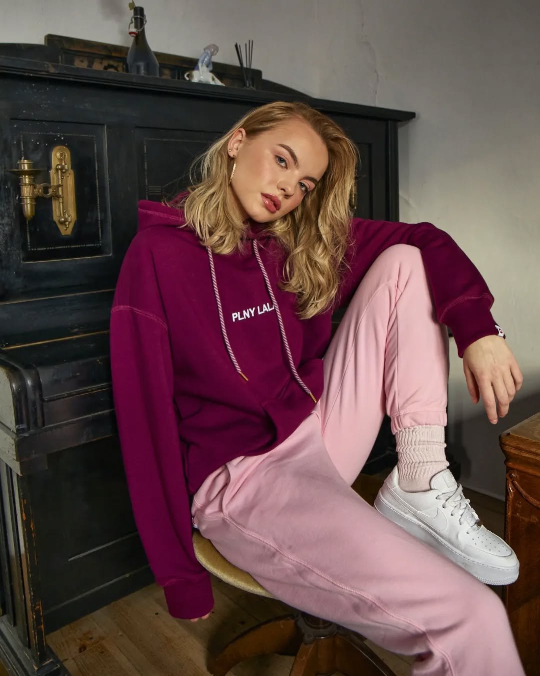 I wpada kolejne zdjęcia z sesji zdjęciowej dla marki @plnylala ❤ Ten sam dzień, ale już inny vibe na zdjęciu 😁 

#makeup &amp; #hair by me 😉