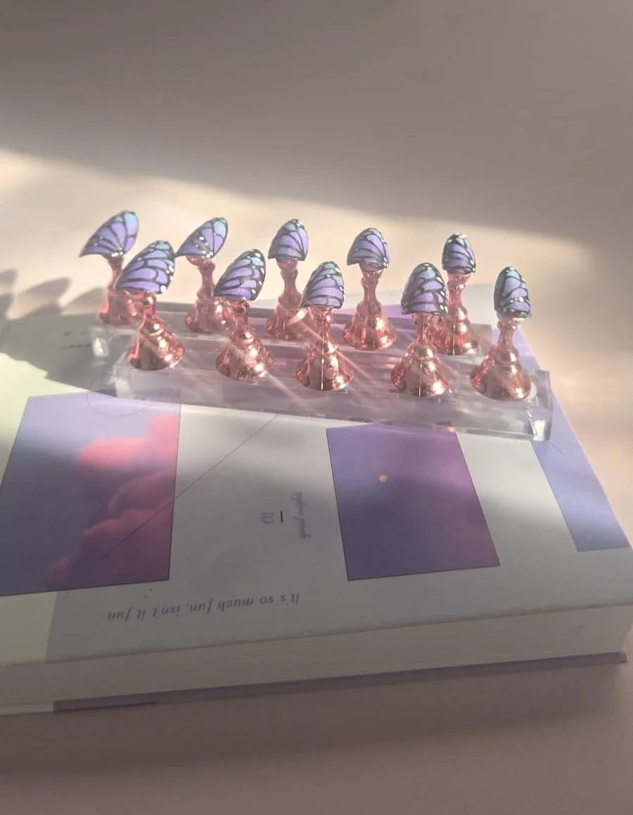 BUTTERFLY PRESS ONS (MED ALMOND SHAPE)