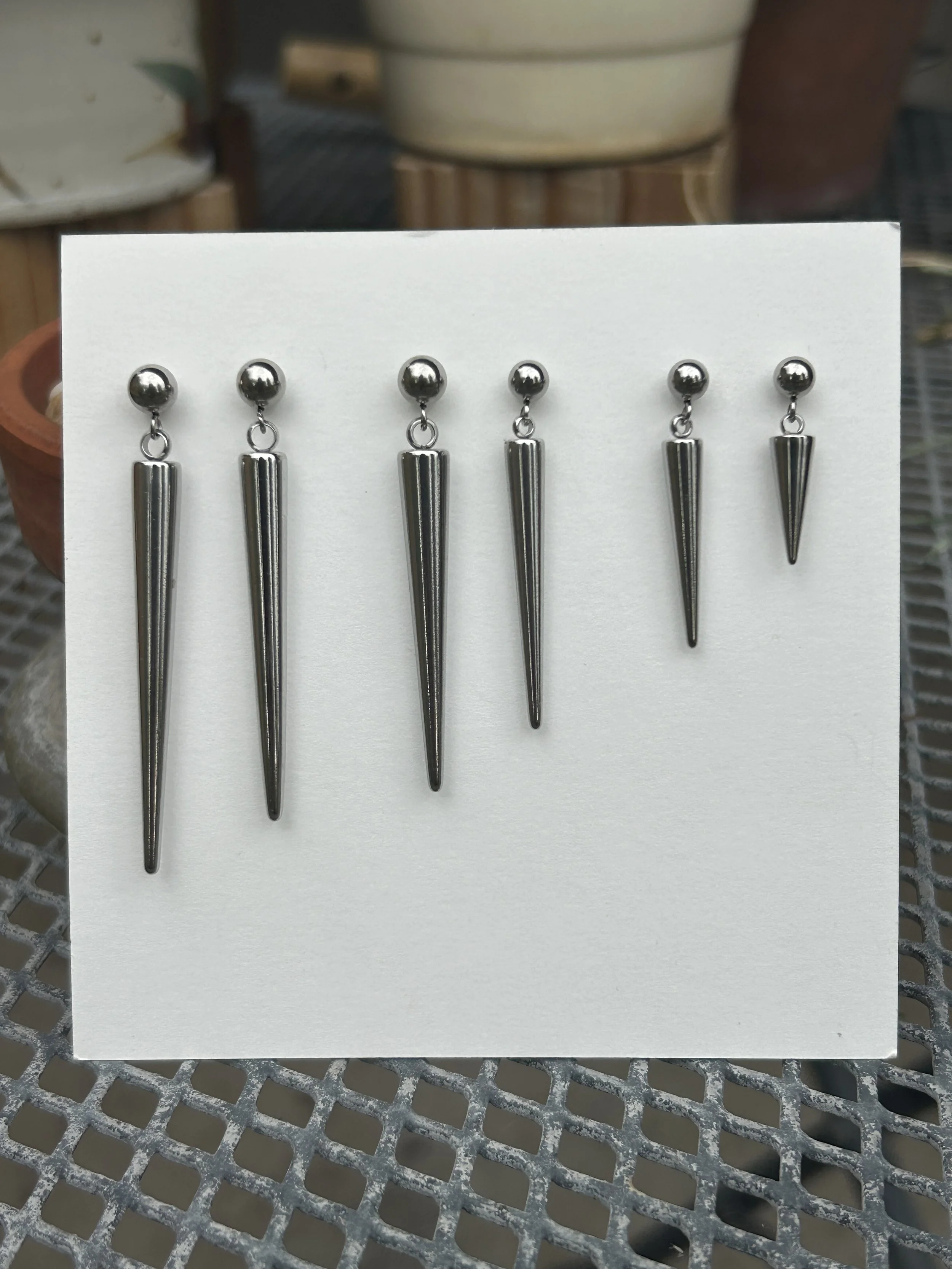 MINIMALISTIC SPIKE EARRINGS