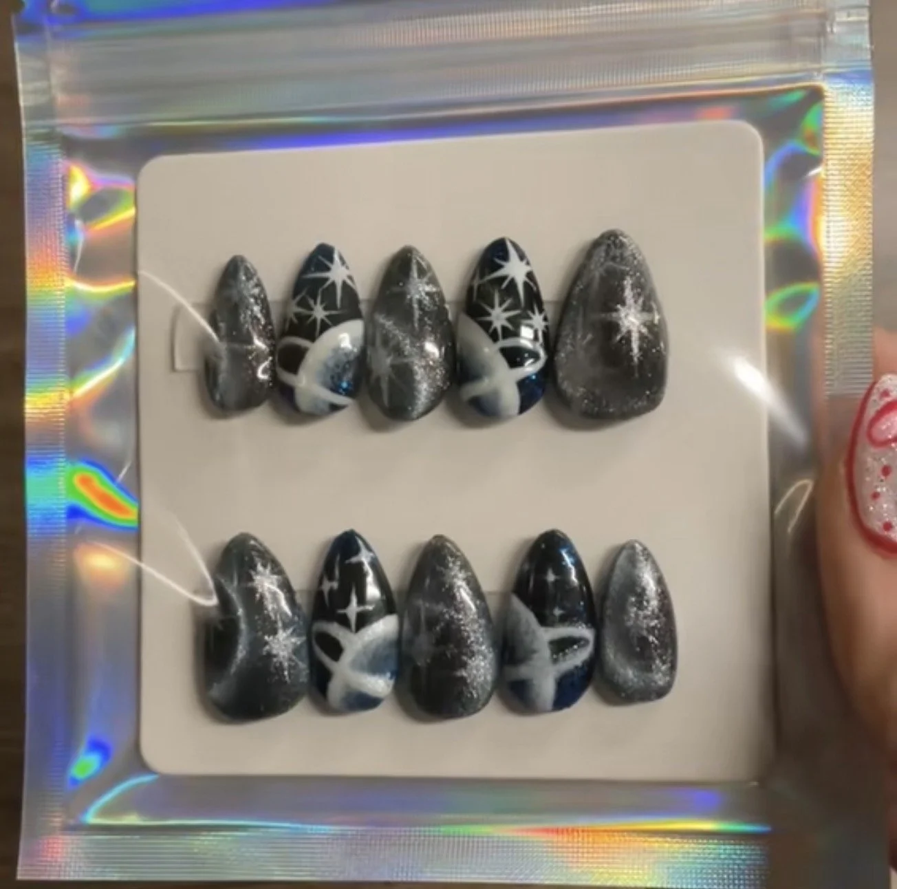 COSMIC CATEYE GLOW-IN-THE-DARK PRESS ON NAILS