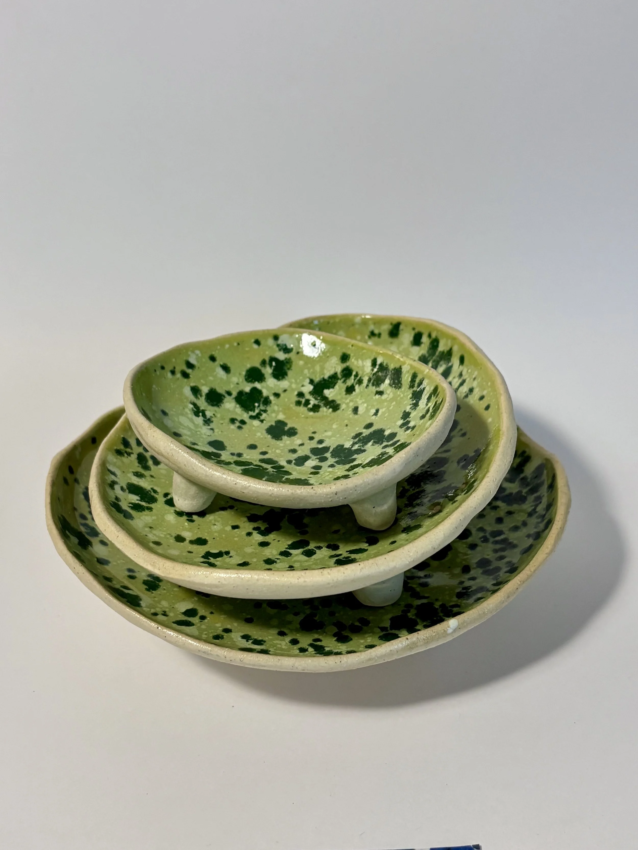 SET OF SPECKLED CATCH-ALL CERAMIC DISHES